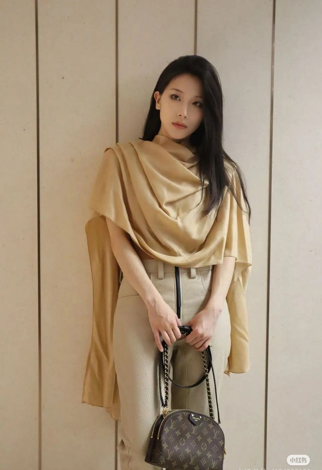 Louis Vuitton Alma Monogram shoulder
