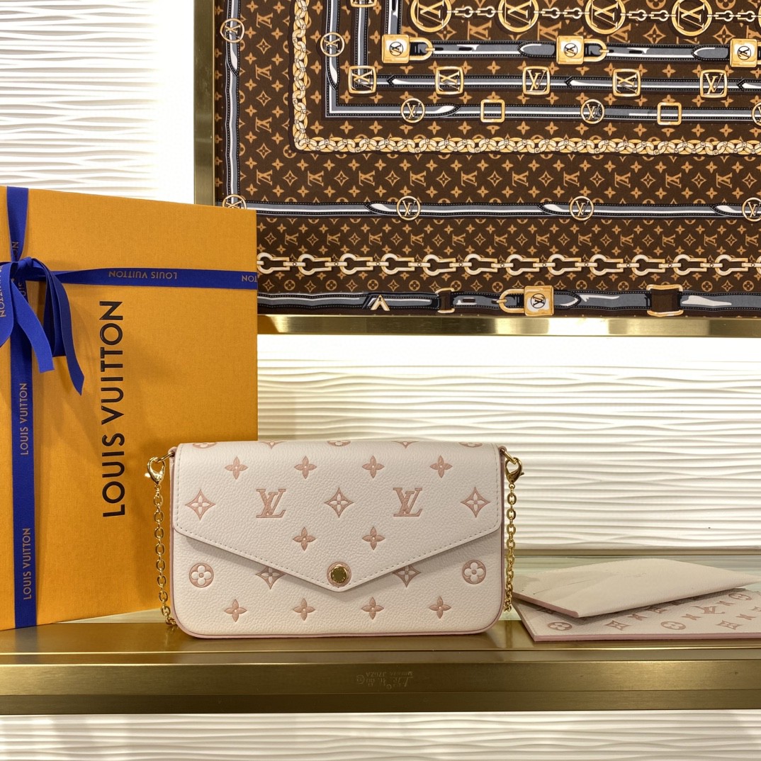 顶级原单 60558848 m64064 15968奶杏色色(提花)Pochette Félicie 链条包以同色美学重译经典Monogram Empreinte 皮革,信封式结构开启充裕内里,设有拉链隔层与卡片夹层。巧用可拆卸链条,探索更多背携方式。粒面牛皮内衬金属件可拆卸链条按扣开合大号隔层可拆卸拉链袋可拆卸贴袋,配有卡片夹层内贴袋
尺寸:21.0 x 12.0 x 3.0 cm