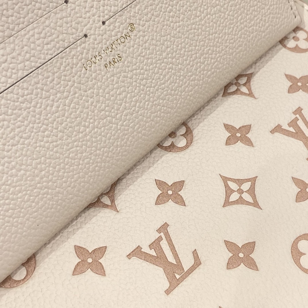 Louis Vuitton Pochette Monogram everyday