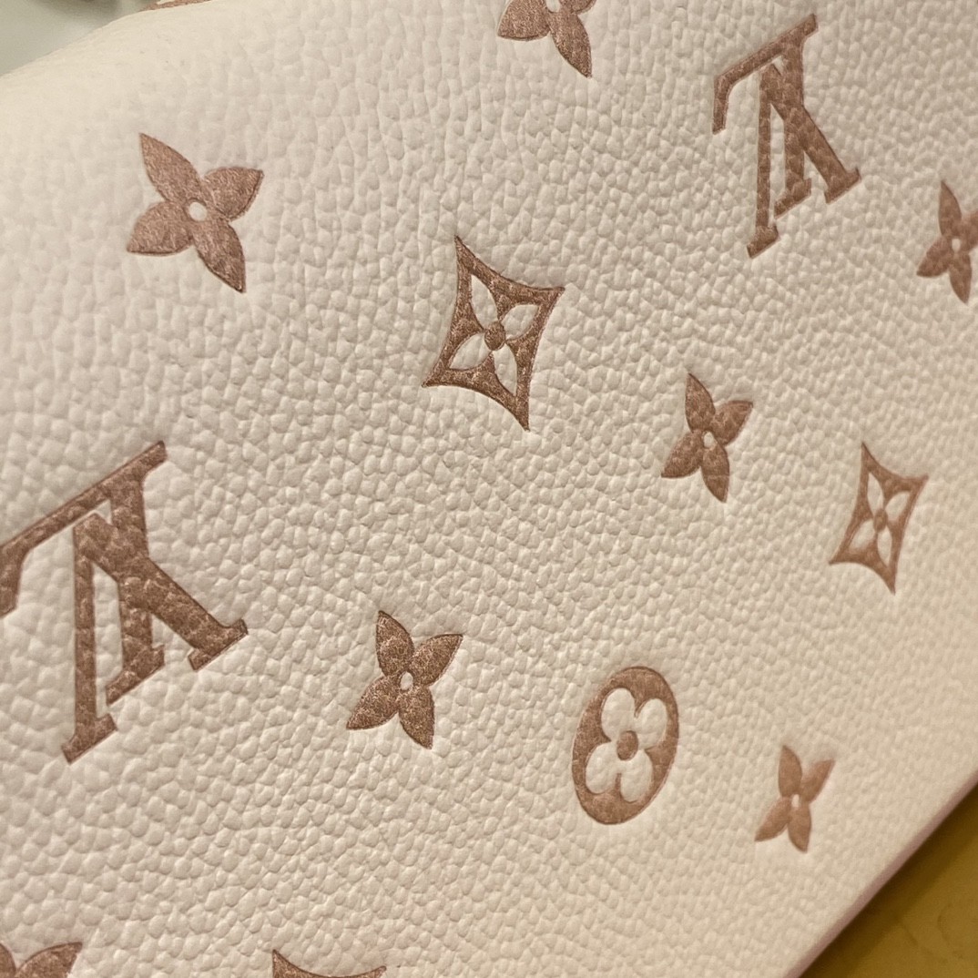 Louis Vuitton Pochette Monogram everyday
