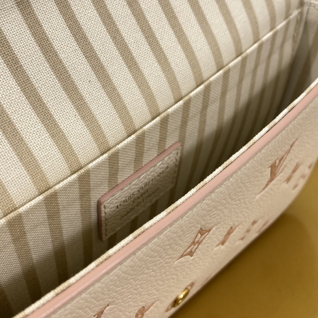 Louis Vuitton Pochette Monogram everyday
