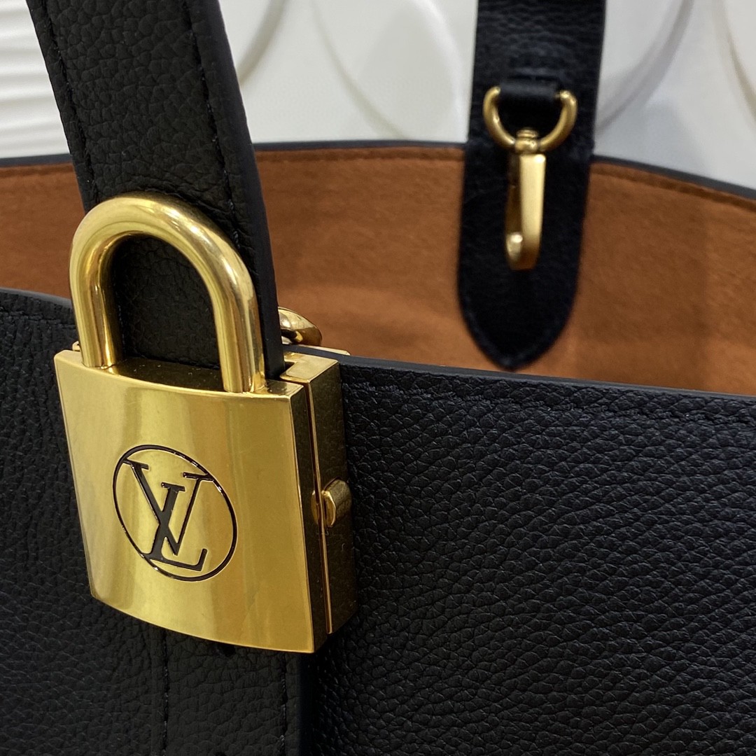 Louis Vuitton Low Key Black leather BB shoulder everyday