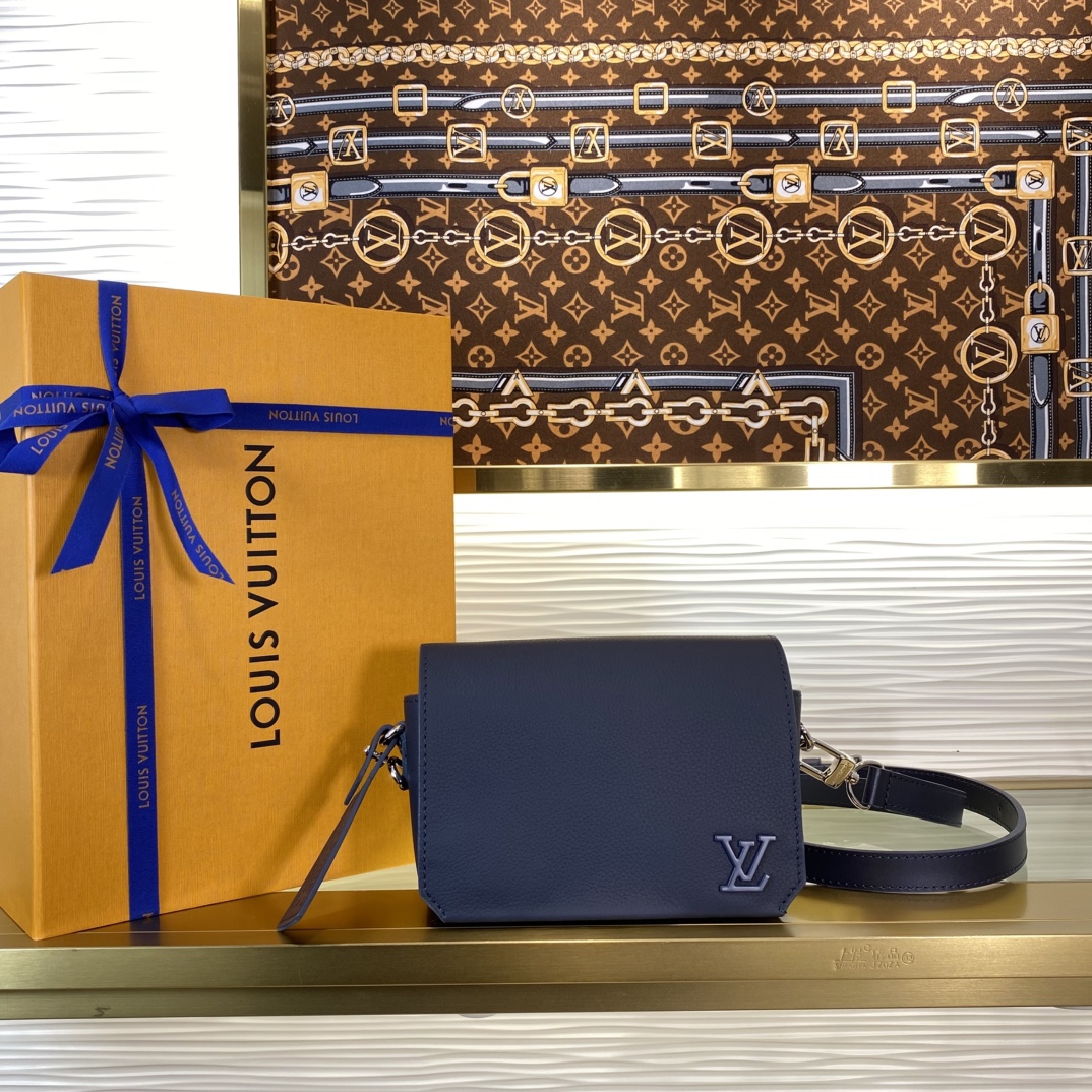 60558848 M82085 Flap LV Aerogram 17.3 x 12 7 ( )