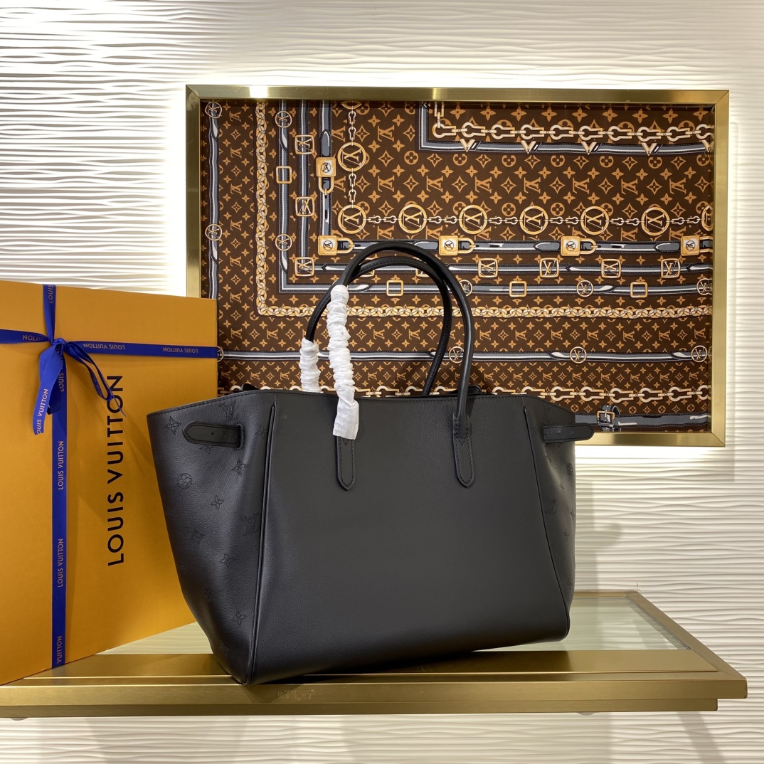 Louis Vuitton Vend me Black tote everyday