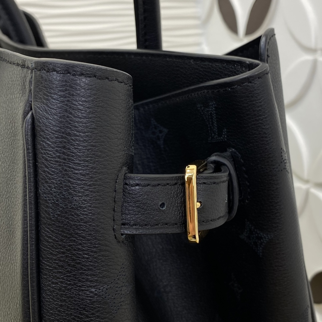 Louis Vuitton Vend me Black tote everyday