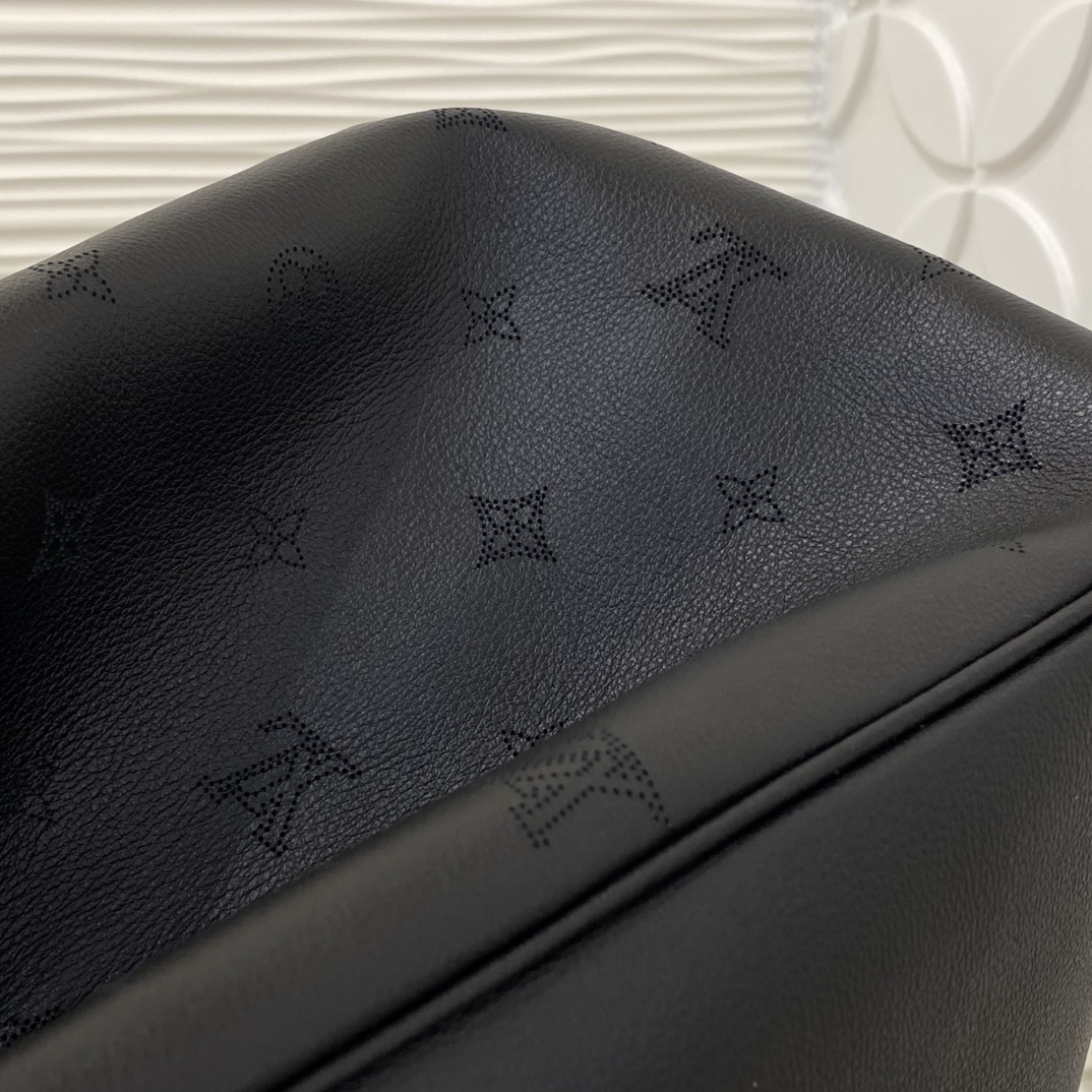 Louis Vuitton Vend me Black tote everyday