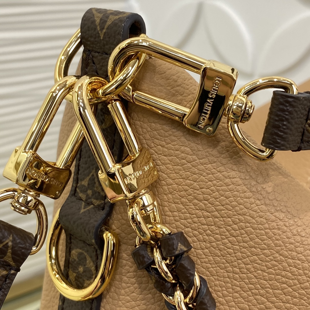 Louis Vuitton Beige everyday