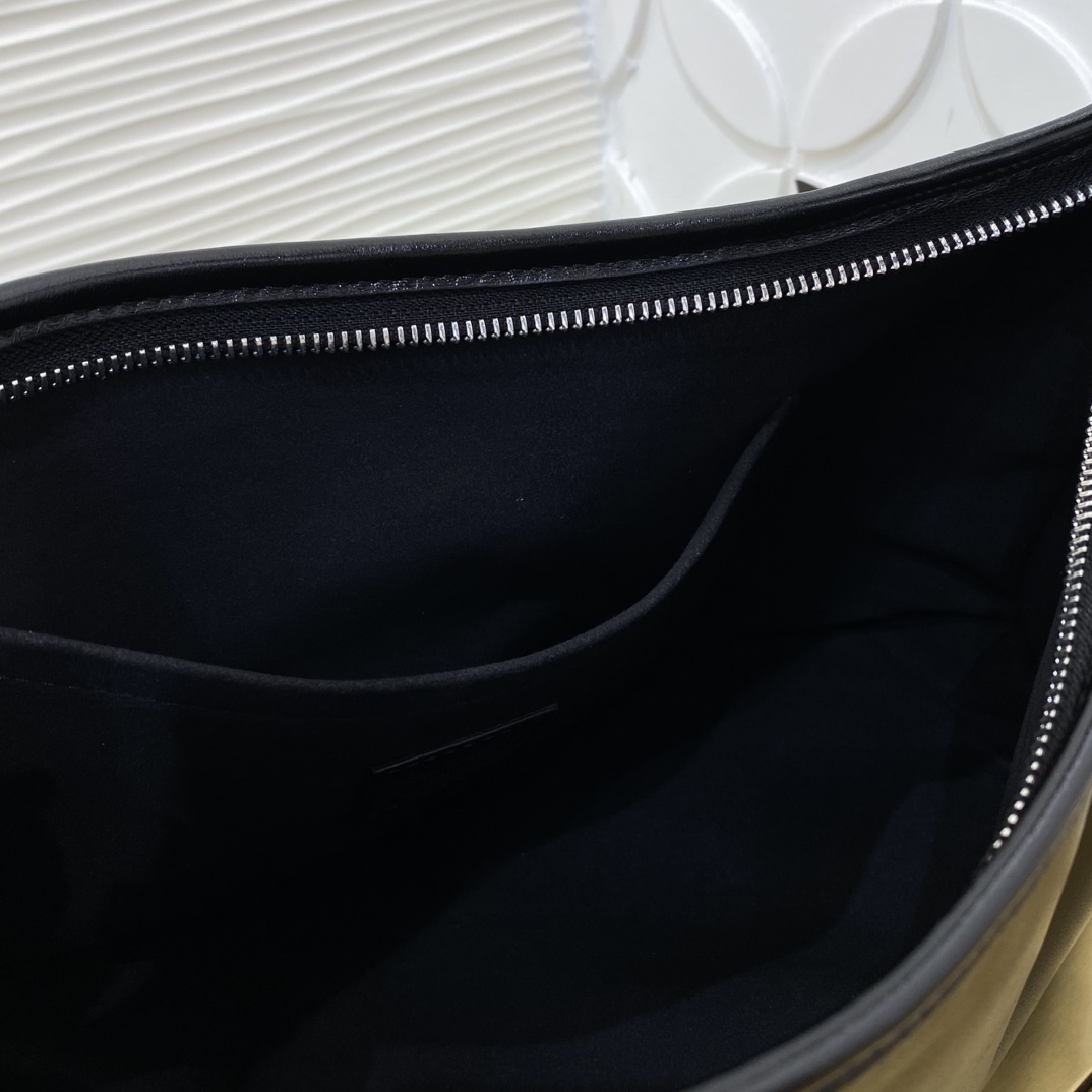 Louis Vuitton M28160 Monogram everyday