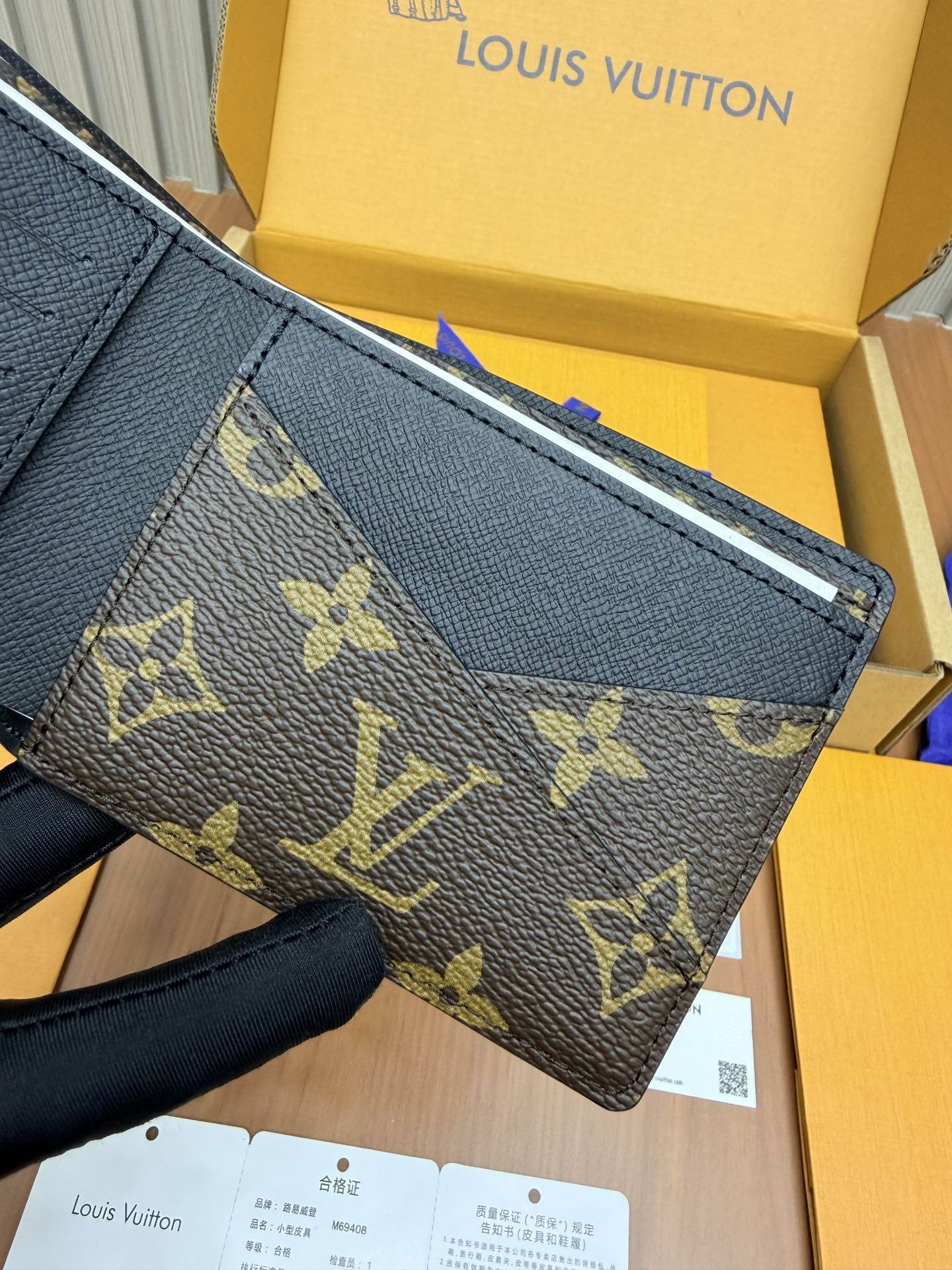 Louis Vuitton M69408 Monogram Eclipse Reverse everyday