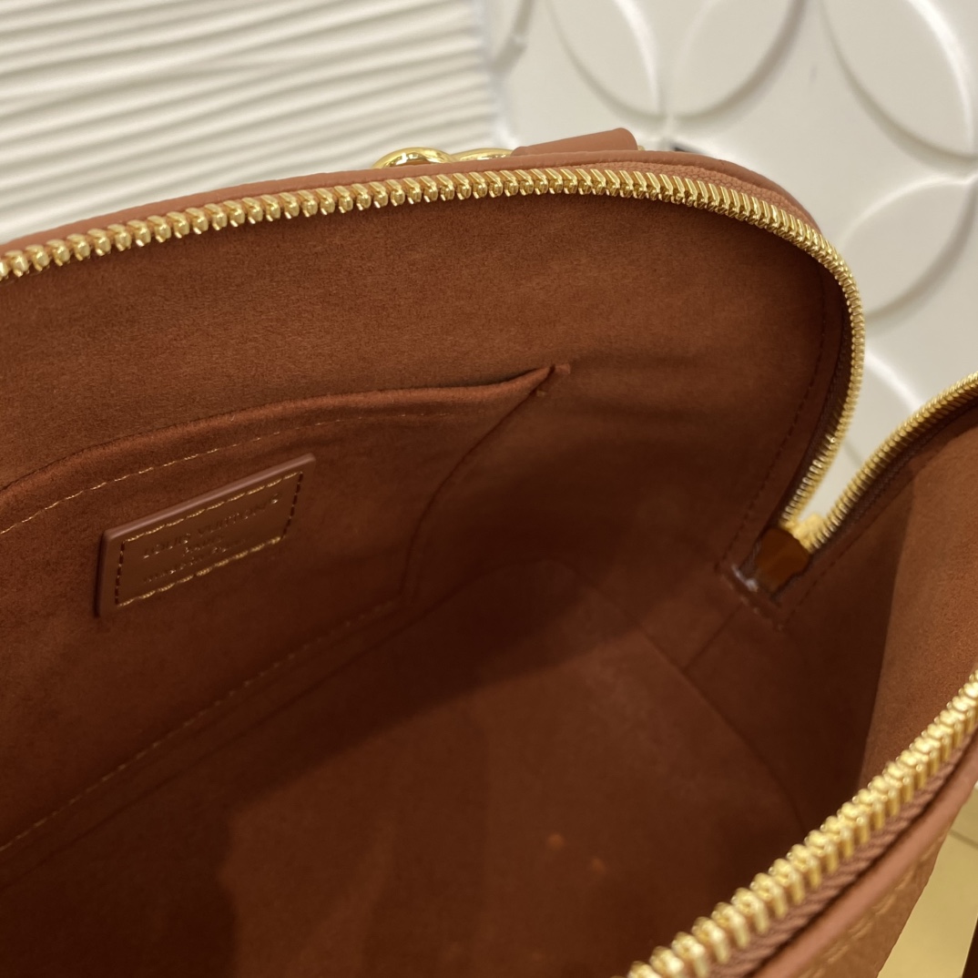 Louis Vuitton Alma Monogram BB everyday