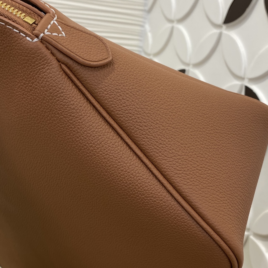 Louis Vuitton Alma Horizontal Tan tote shoulder