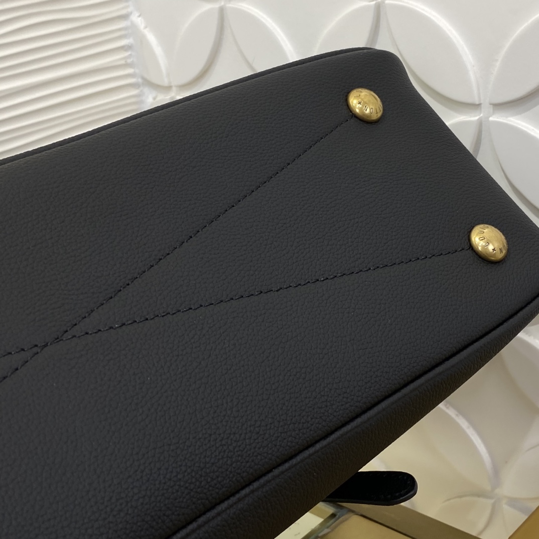 Louis Vuitton Alma Monogram everyday