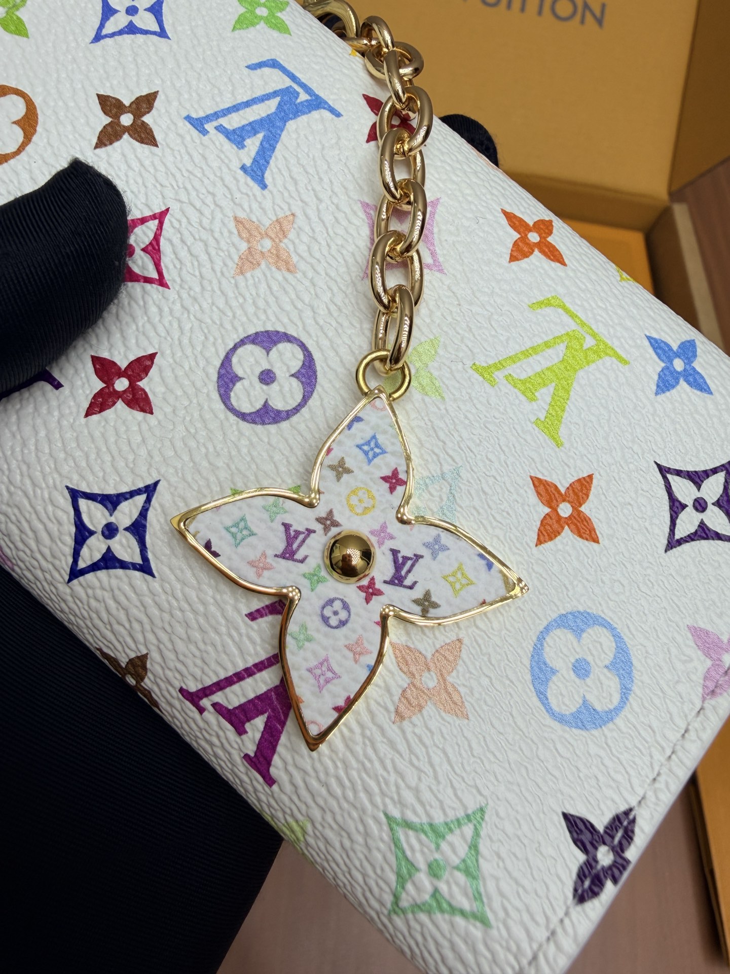 LV bag Series M4625Z 163 UID 8x13 5 X X — photo 3