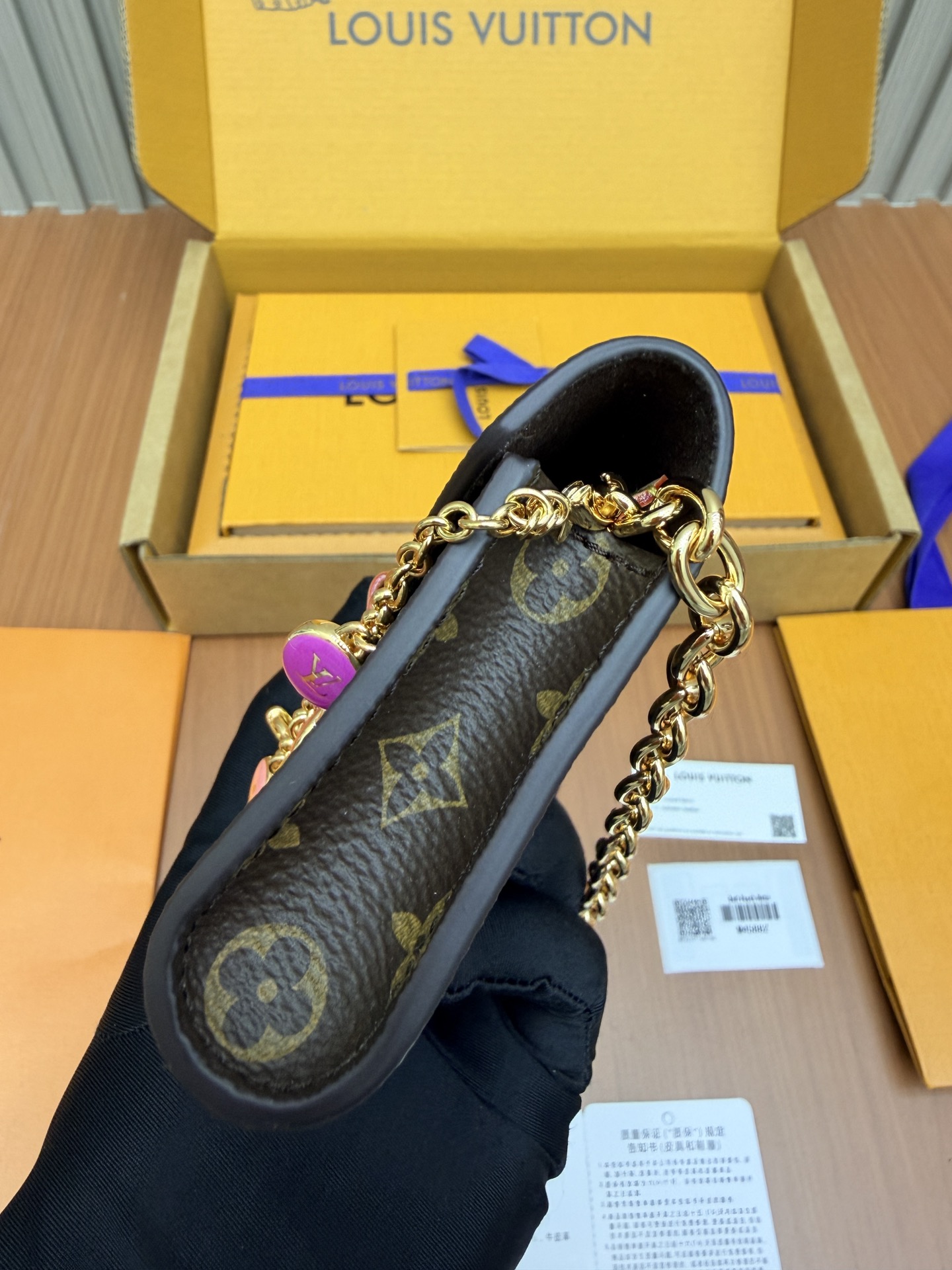 Louis Vuitton M4588Z everyday