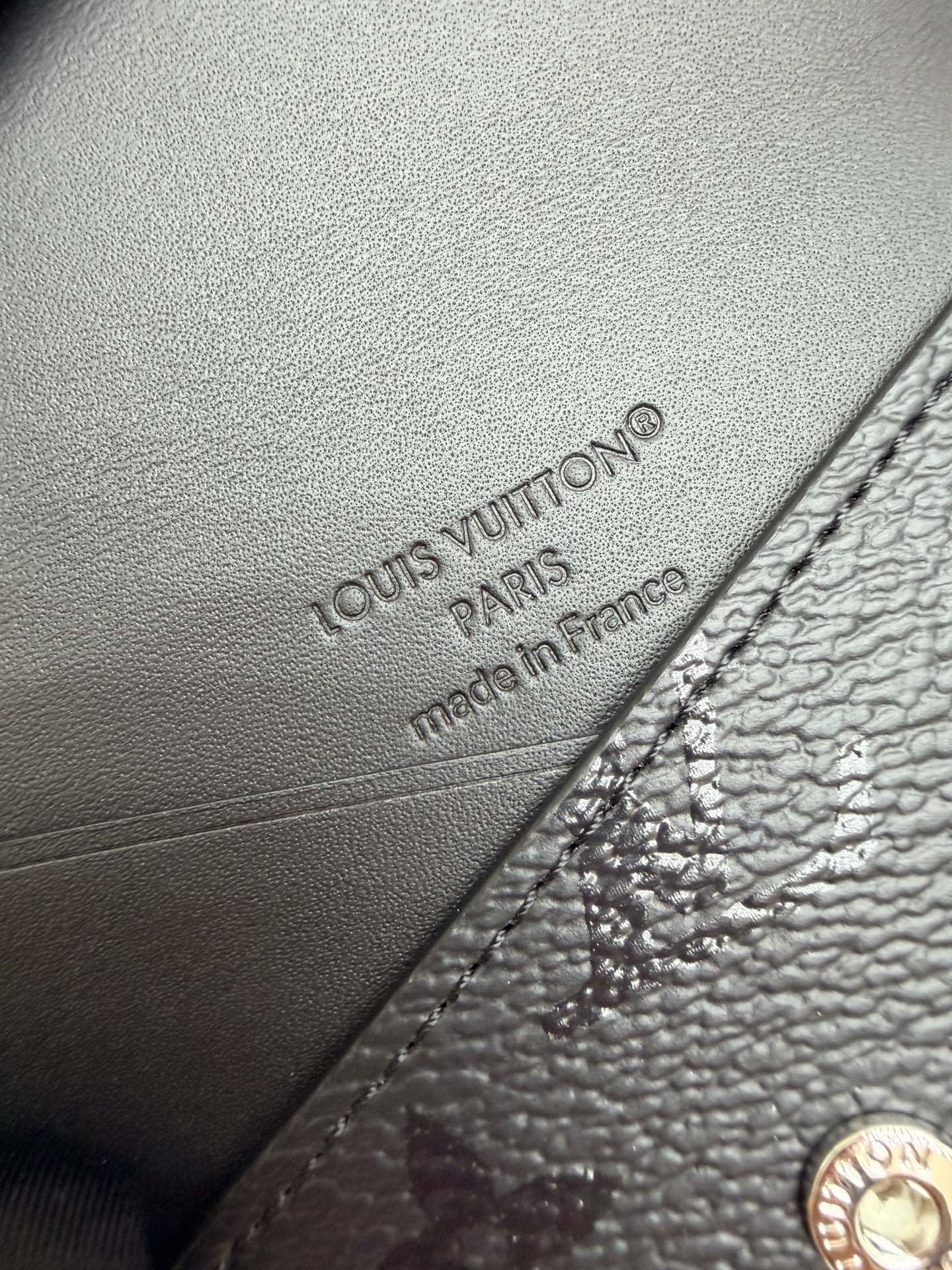 Louis Vuitton M26733 Black Monogram everyday shoulder