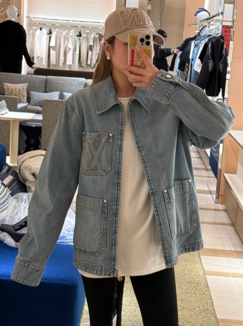 Louis Vuitton 2025 Early Autumn Denim Jacket, Washed Denim, Trendy Pockets 1 Louis Vuitton 2025 Early Autumn Denim Jacket, Washed Denim, Trendy Pockets
