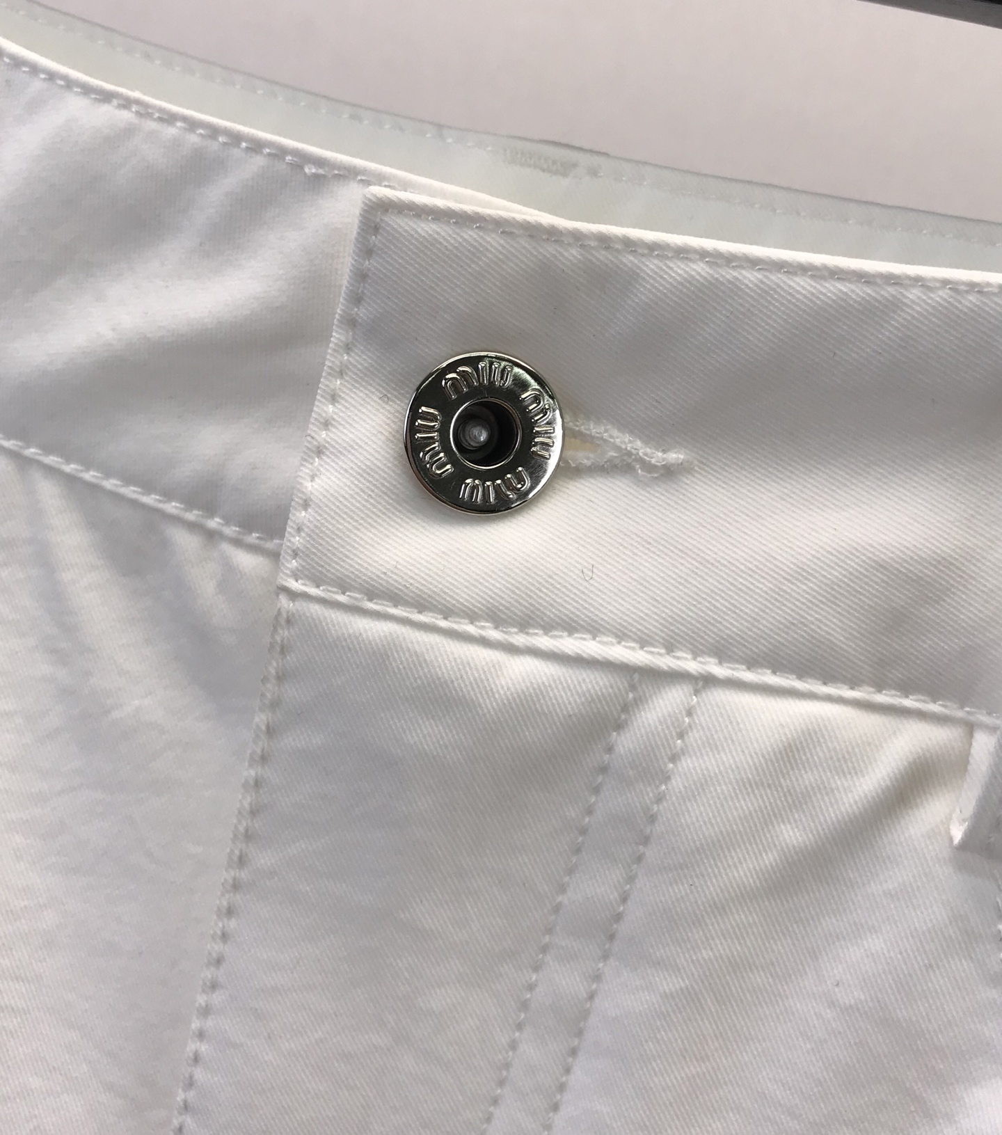 Miu Miu 2025 Spring/Summer Logo Utility Mini Skirt - Two Colors Available 9 i1749750235936 7678 0 6