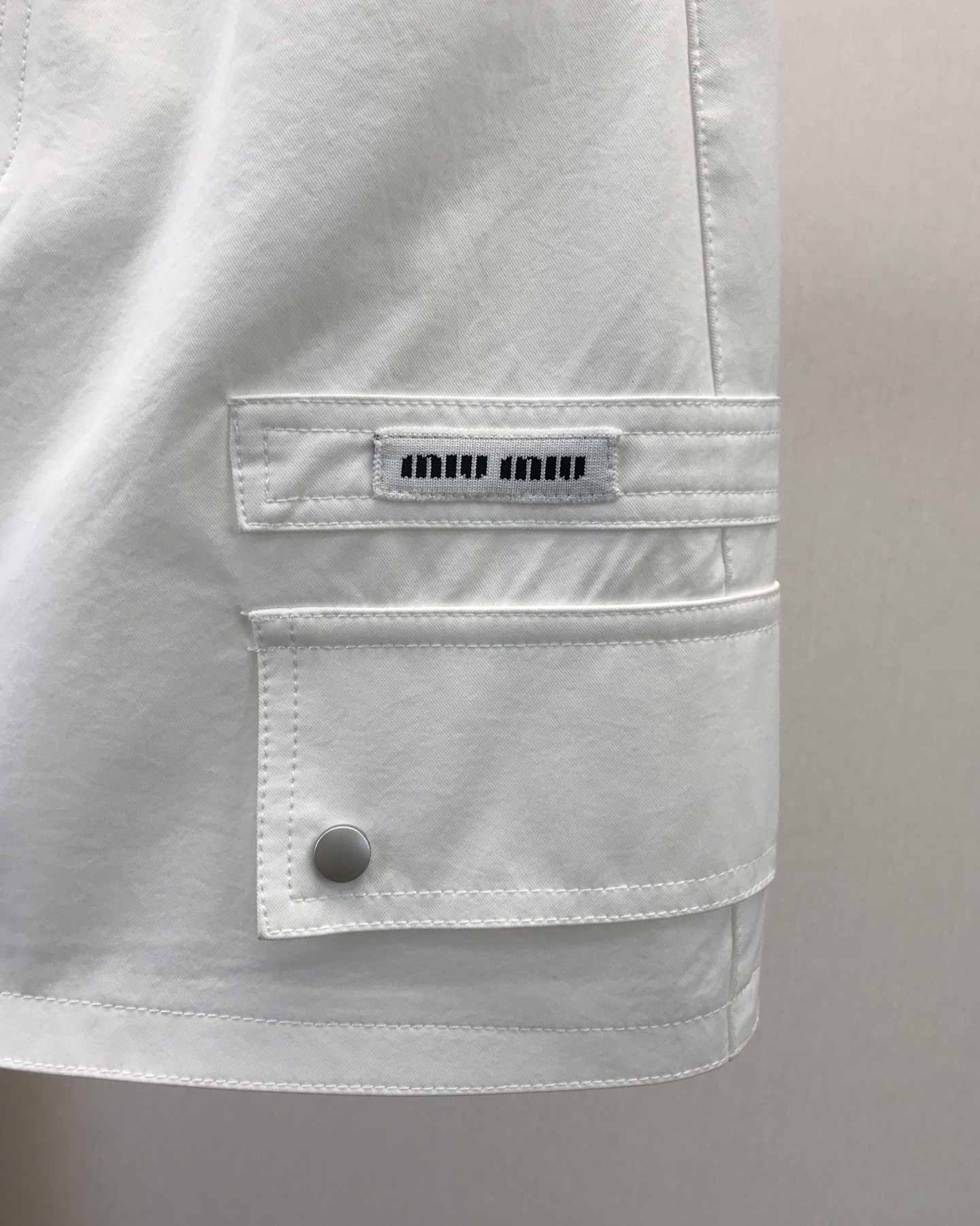Miu Miu 2025 Spring/Summer Logo Utility Mini Skirt - Two Colors Available 8 i1749750240279 2699 0 5