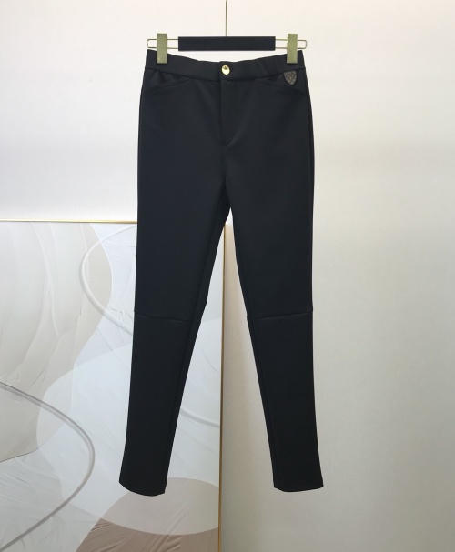 Louis Vuitton 2025 Early Autumn Black Gold Button Elastic Pencil Pants 1 Louis Vuitton 2025 Early Autumn Black Gold Button Elastic Pencil Pants