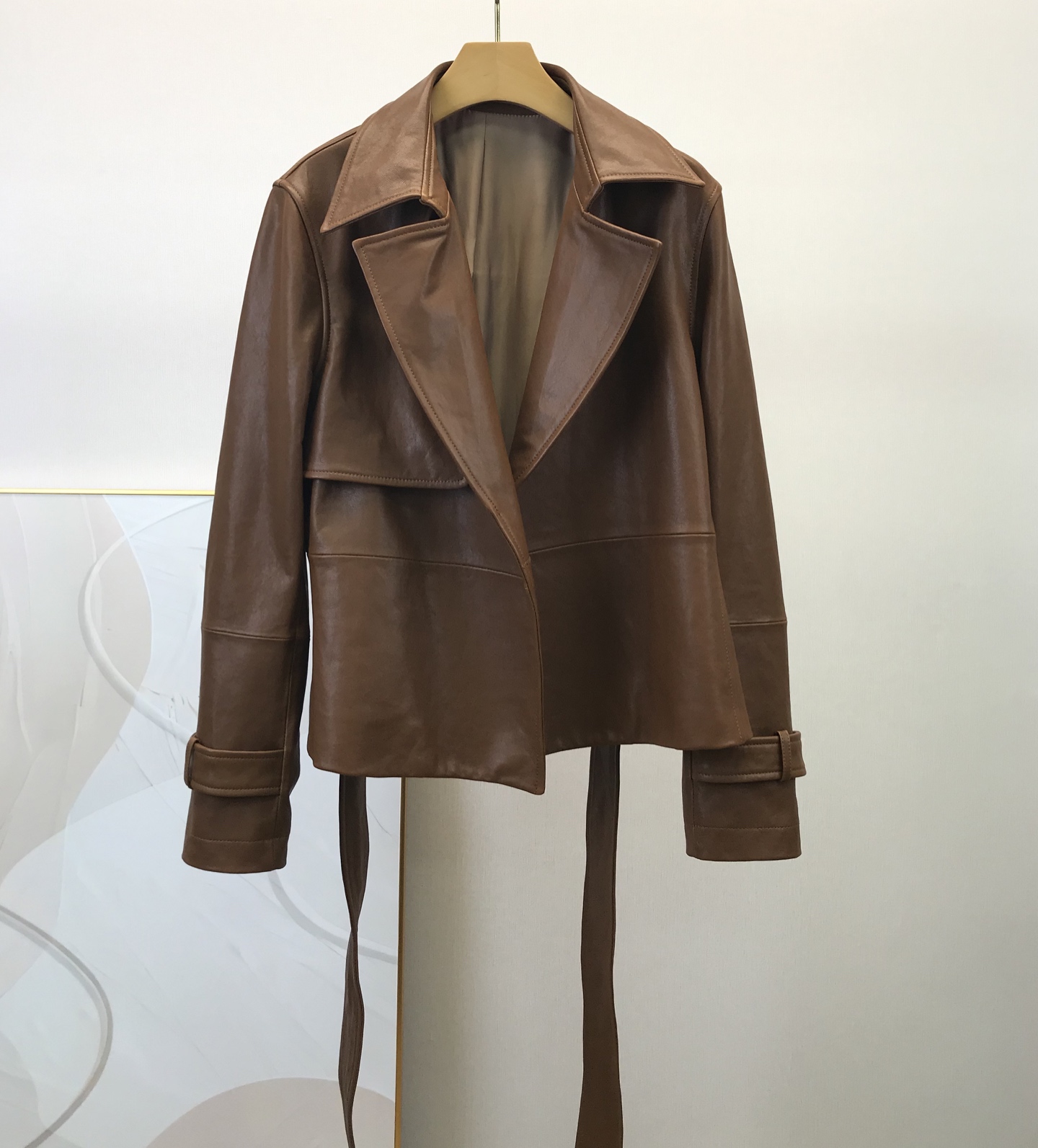 NO:933031,Welfare BC new belt oiled leather imported lambskin leather jacket, Italian lambskin material, slim fit and custom bead chain, exquisite workmanship, belt to tighten the waist to show smartness, heavy leather jacket, counter quality, ready stock!  Code number 36 38 40 42, special price, no return, no exchange, no free shipping, leather jacket, sheepskin,19860909福利 BC 新款腰带油腊皮进口小羊皮皮衣,意大利小羊皮材质,修身立裁,定制珠链,做工精致,腰带收腰显干练,重磅皮衣,专柜品质,现货！码数36 38 40 42,特价 不退不换不包邮,leather jacket,sheepskin,,Women's clothing