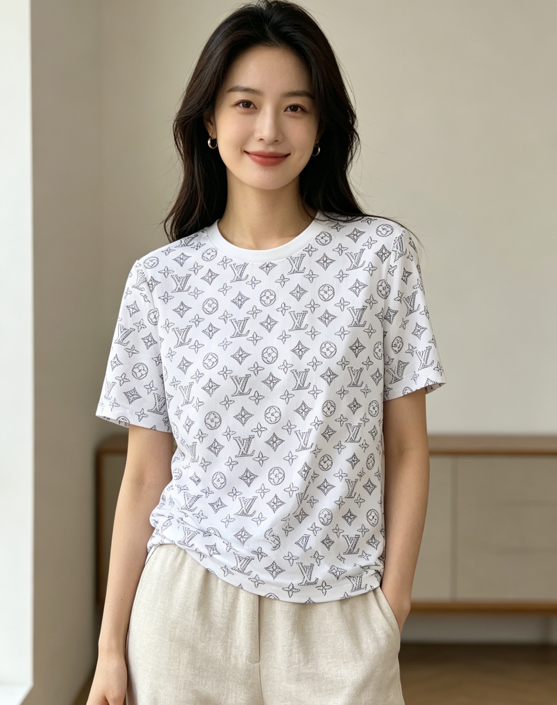 NO:932969,Benefits Louis Vuitto* 2026 spring and summer new letter printed short-sleeved T-shirt, imported fabric, skin-friendly and comfortable, classic printing technology, counter version, fashionable and versatile, ready for sale!  Code number 36 38 40 42, special price, no return, no exchange, no free shipping, louis vuitton, T-shirt, tees, t-shirt,19860909福利 Louis Vuitto* 2026春夏新款字母印花短袖T恤,进口面料,亲肤舒适,经典印花工艺,专柜版型,时尚百搭,现货！码数36 38 40 42,特价 不退不换不包邮,louis vuitton,T-shirt,tees，t-shirt,,Women's clothing