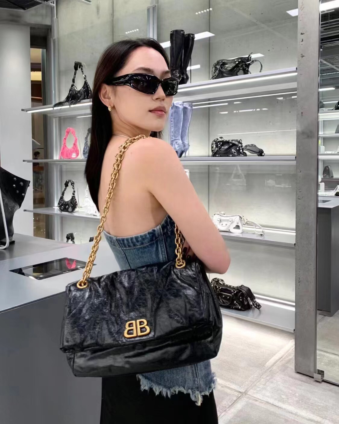 Balenciaga baenciaga monaco puff bag small black gold upper body picture