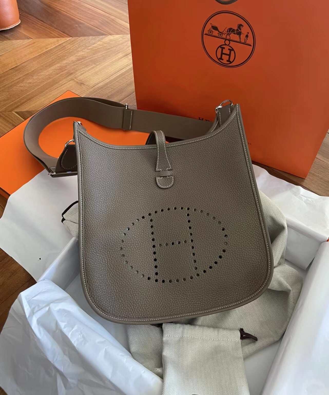 Hermès elephant gray