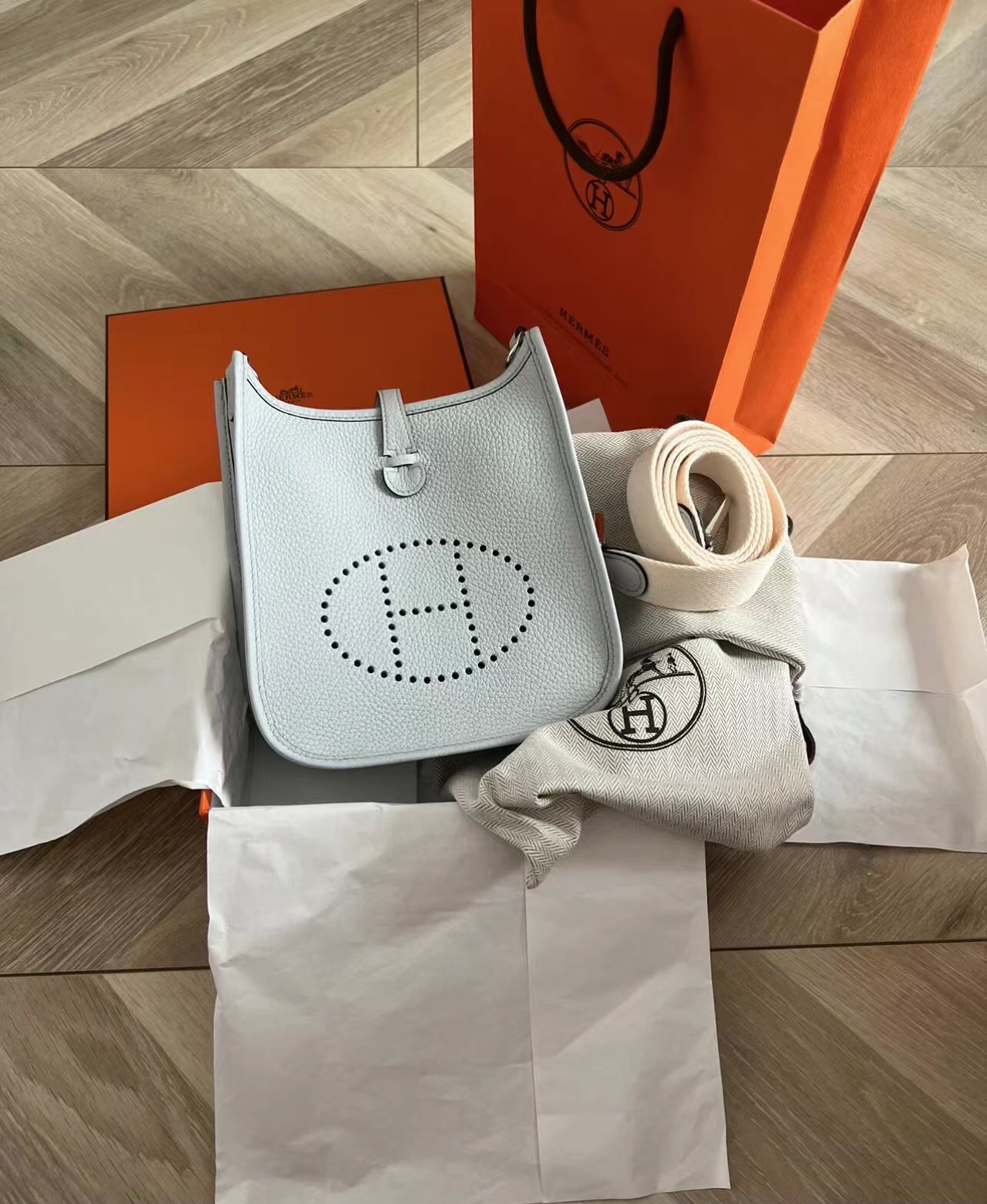 Hermès Pre-heated Double 11original price of 1,000 yuan now700