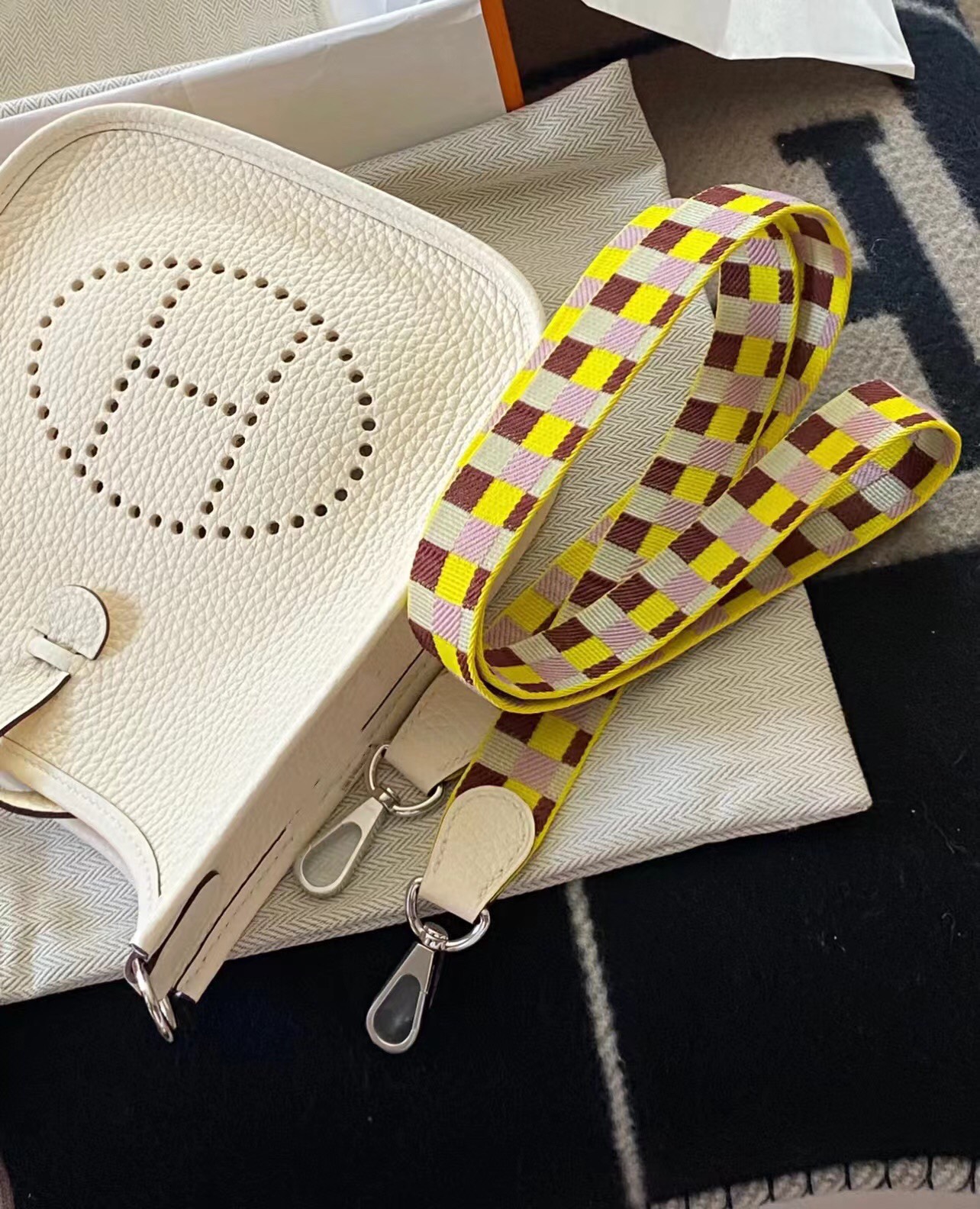 Hermès Pre-heated Double 11original price of 1,000 yuan now700