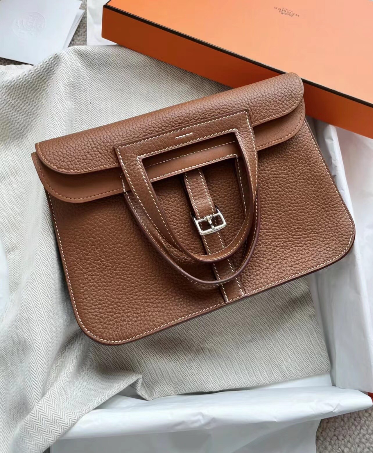 Hermès Double 11 pre-heated modelOriginal price is more than 2,000, now 1680HermesHalzan Hermes horseshoe bag, gold brown 37 silver buckle, handm
