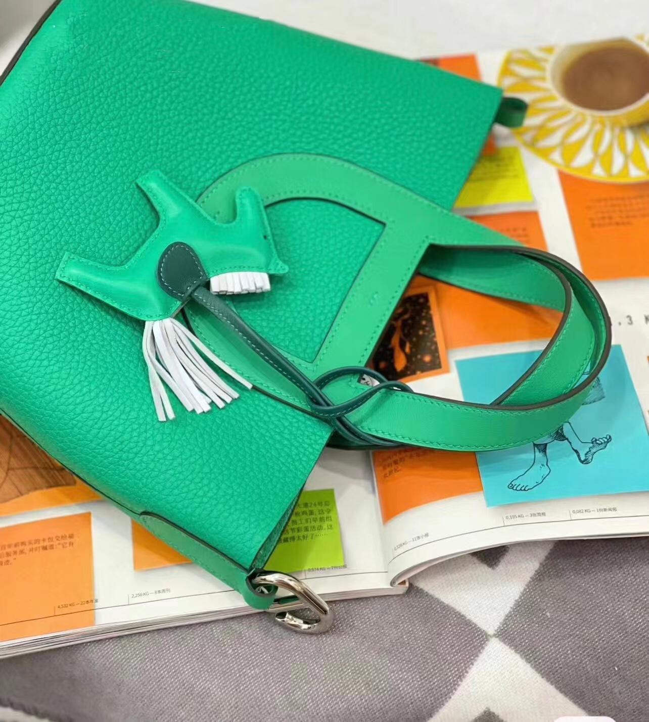 Hermès Year-end benefits1180