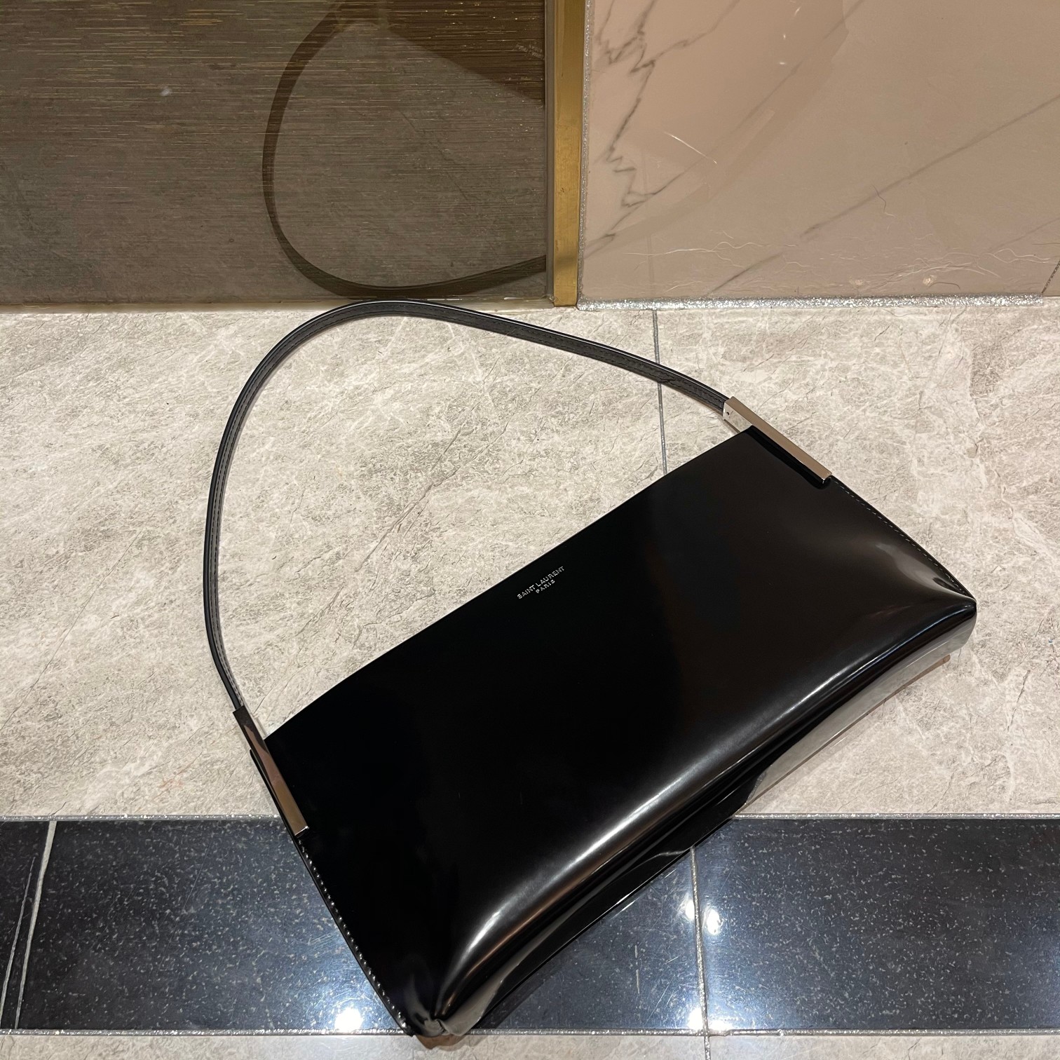 Saint Laurent ysl suzanne glossy armpit bag