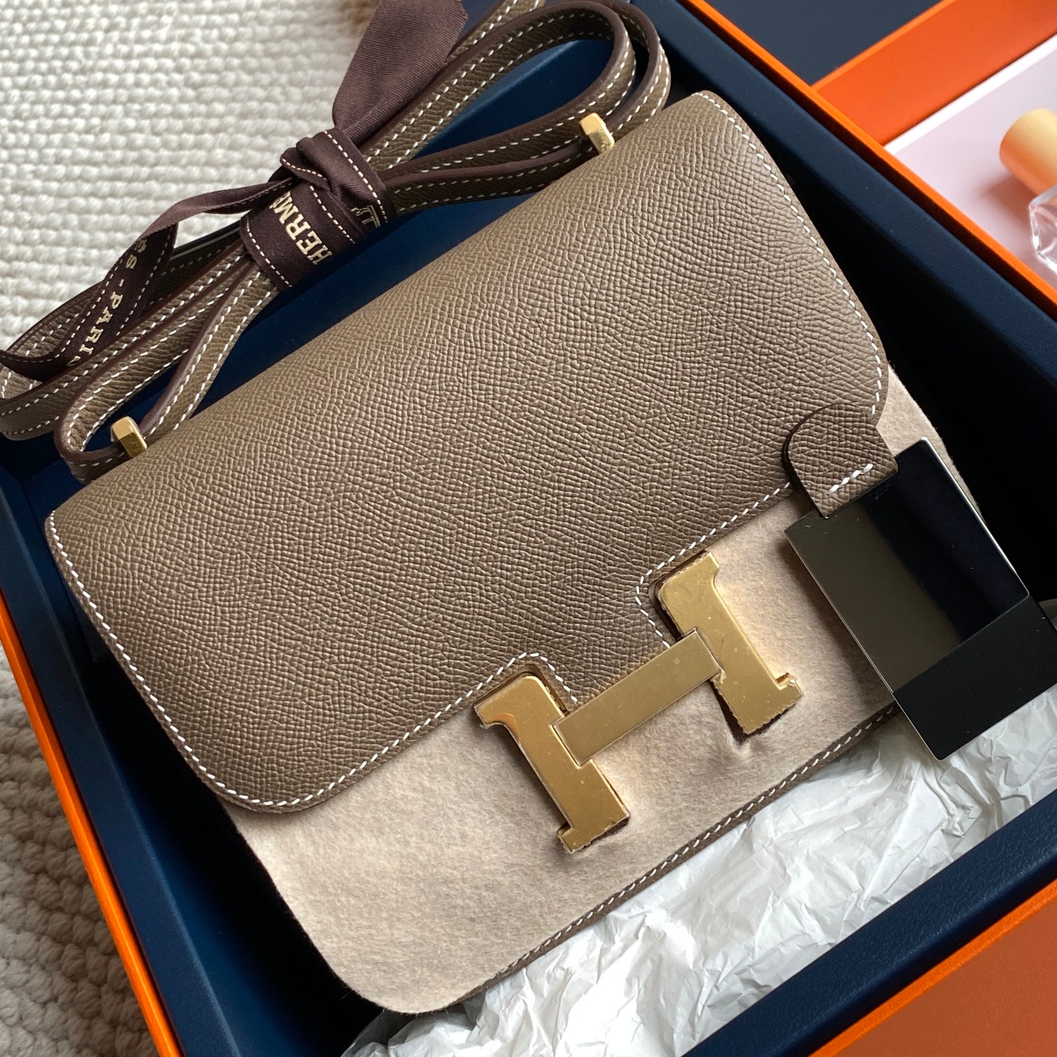 Hermès Original price of 4,000, cash back price2100Constance 18 new model CK18 elephant gray Constance with mirror, fully handmade, original Epso