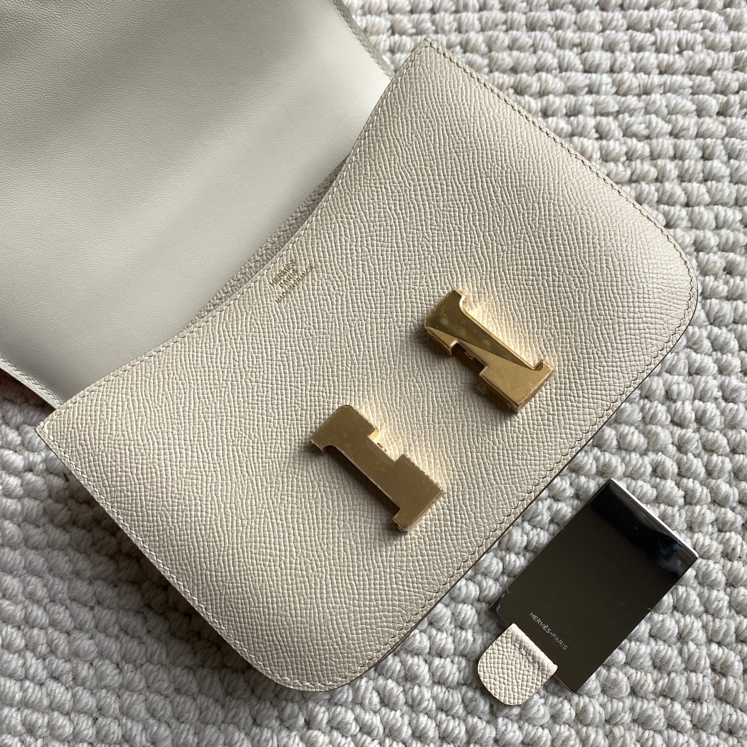 Hermès Original price of 4,000, cash back price2100Constance 18 New CK10 milkshake white Constance with mirror, fully handmade, original Epsom, t
