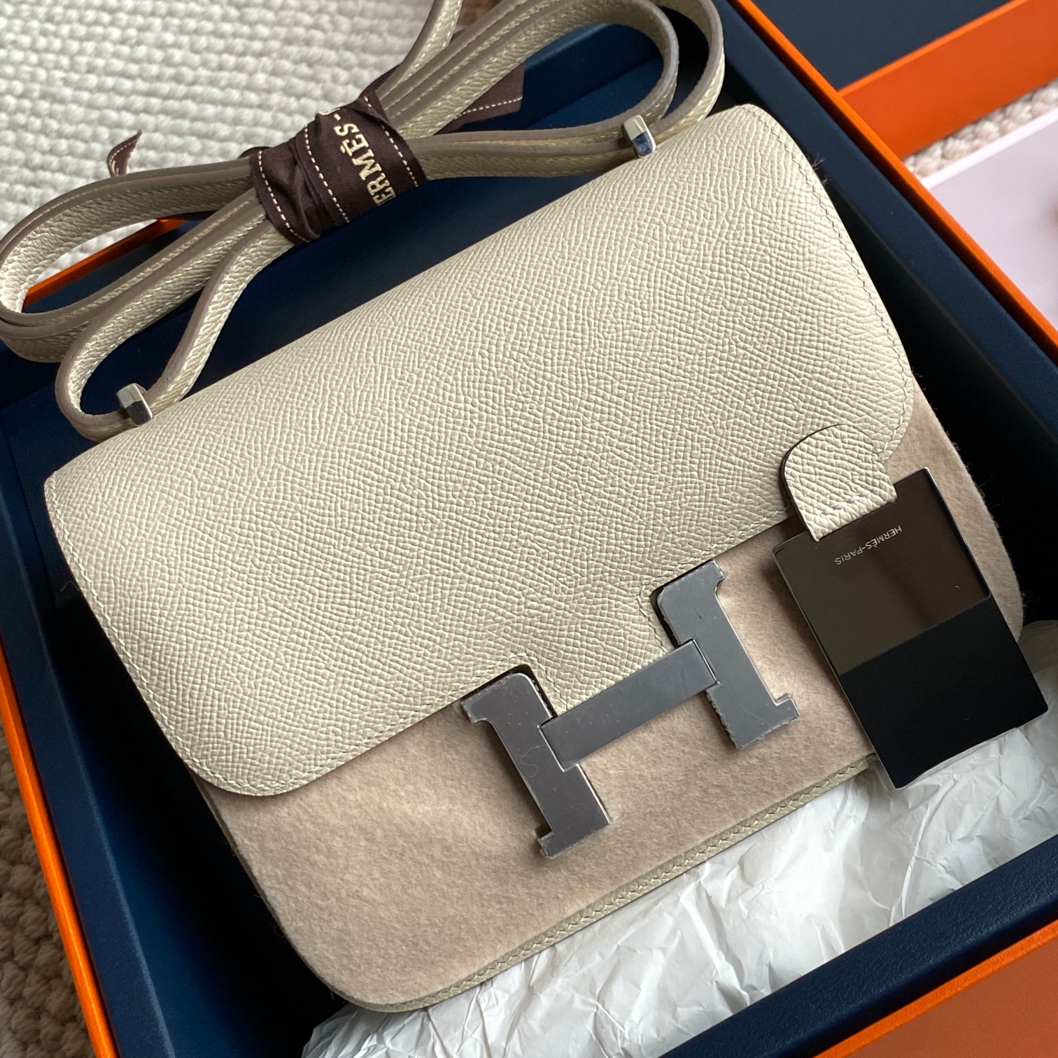 Hermès Original price of 4,000, cashback price2100Constance 18 Kangkang new CK10 milkshake white Constance with mirror, fully handmade, original
