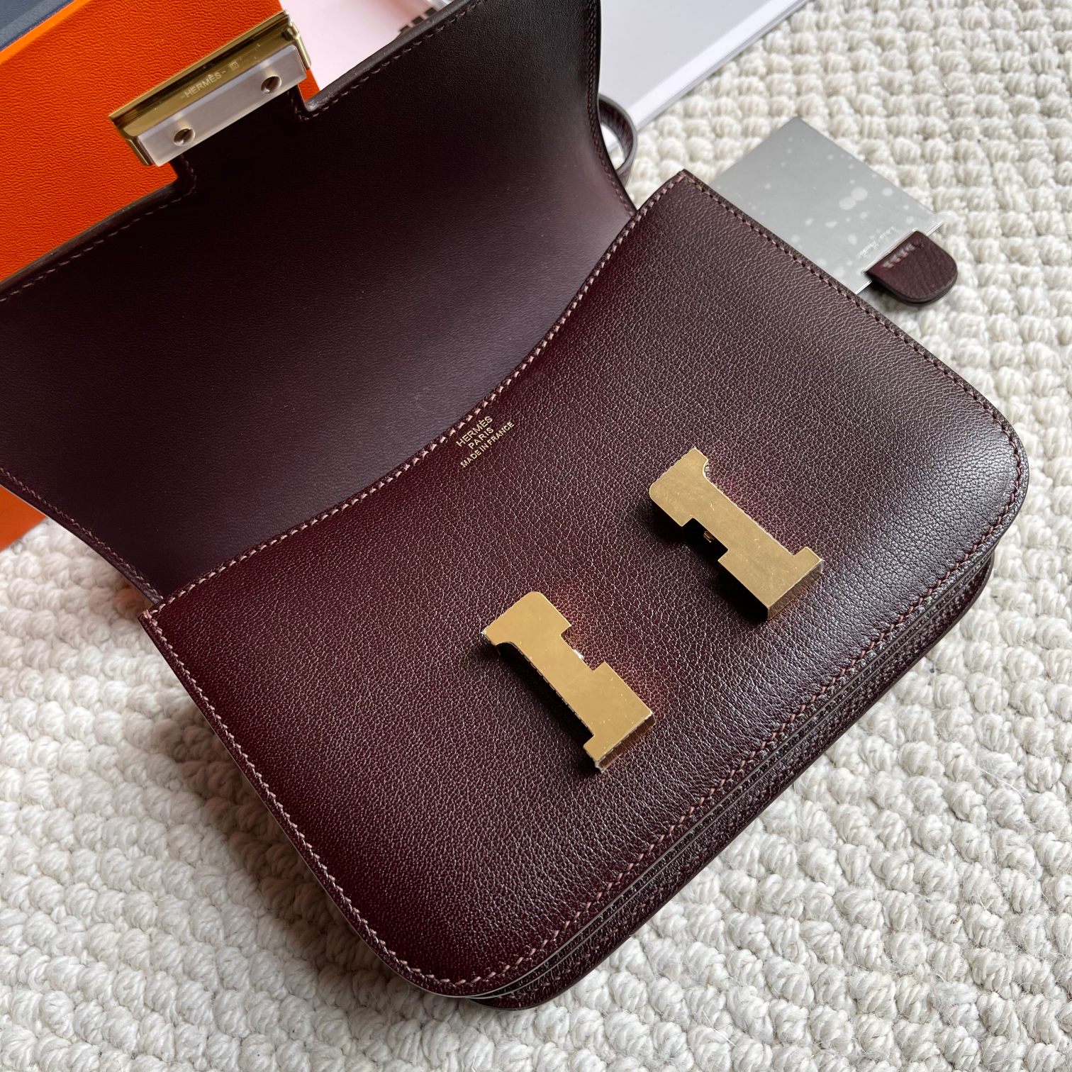 Hermès Original price of 4,000 cash back price2380Constance touch 18 new style 41 Havana color, extremely tasteful color matching, goatskin Const
