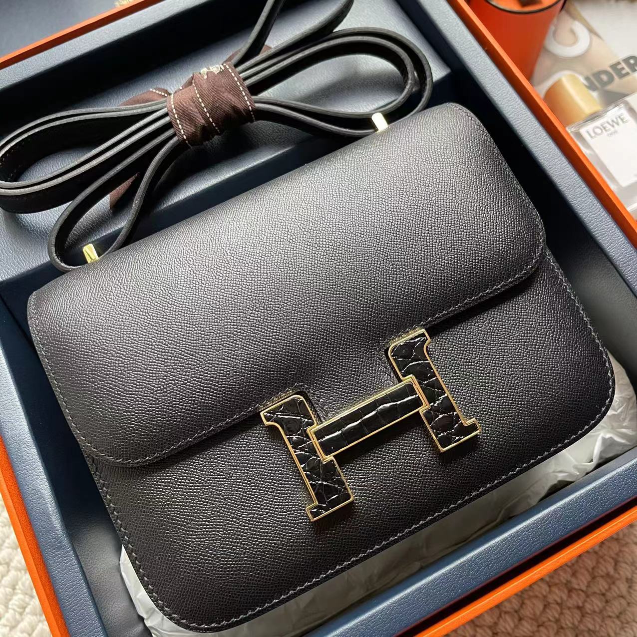 Hermès Original price of 4,000, cash back price2380