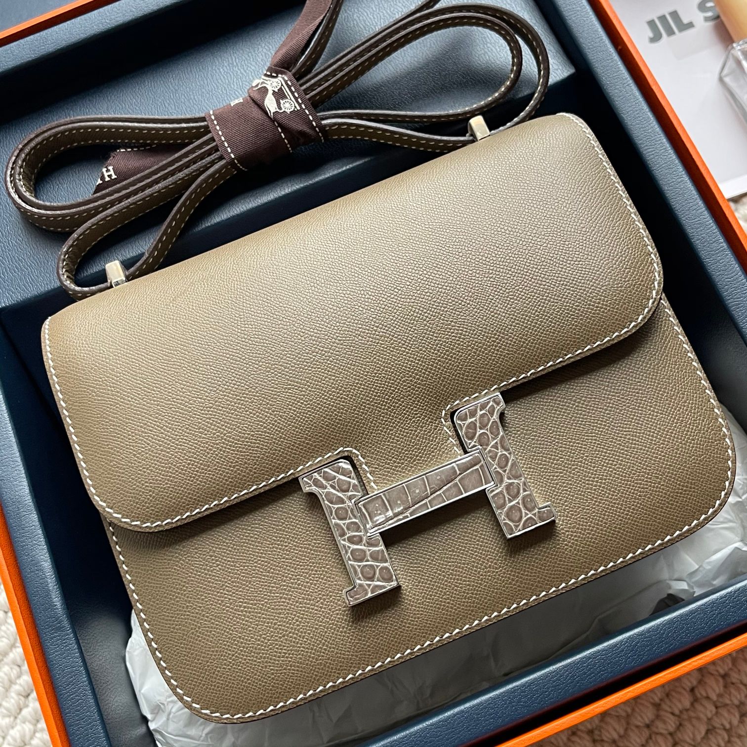 Hermès Original price of 4,000, cash back price2380