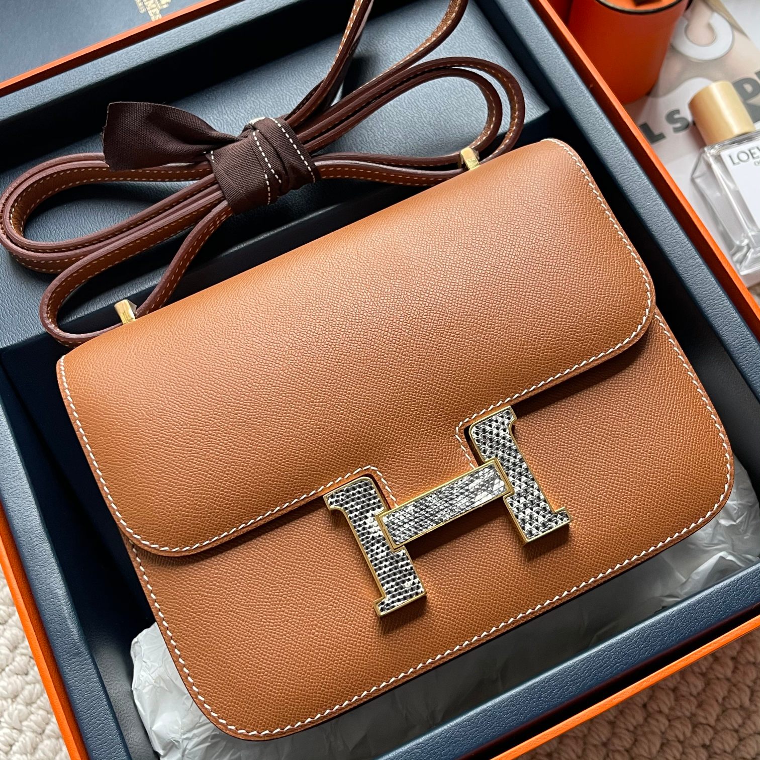 Hermès Original price of 4,000, cash back price2380New Years War Bag. It will definitely be a conspicuous bag at the class reunion. Stewardess Ba