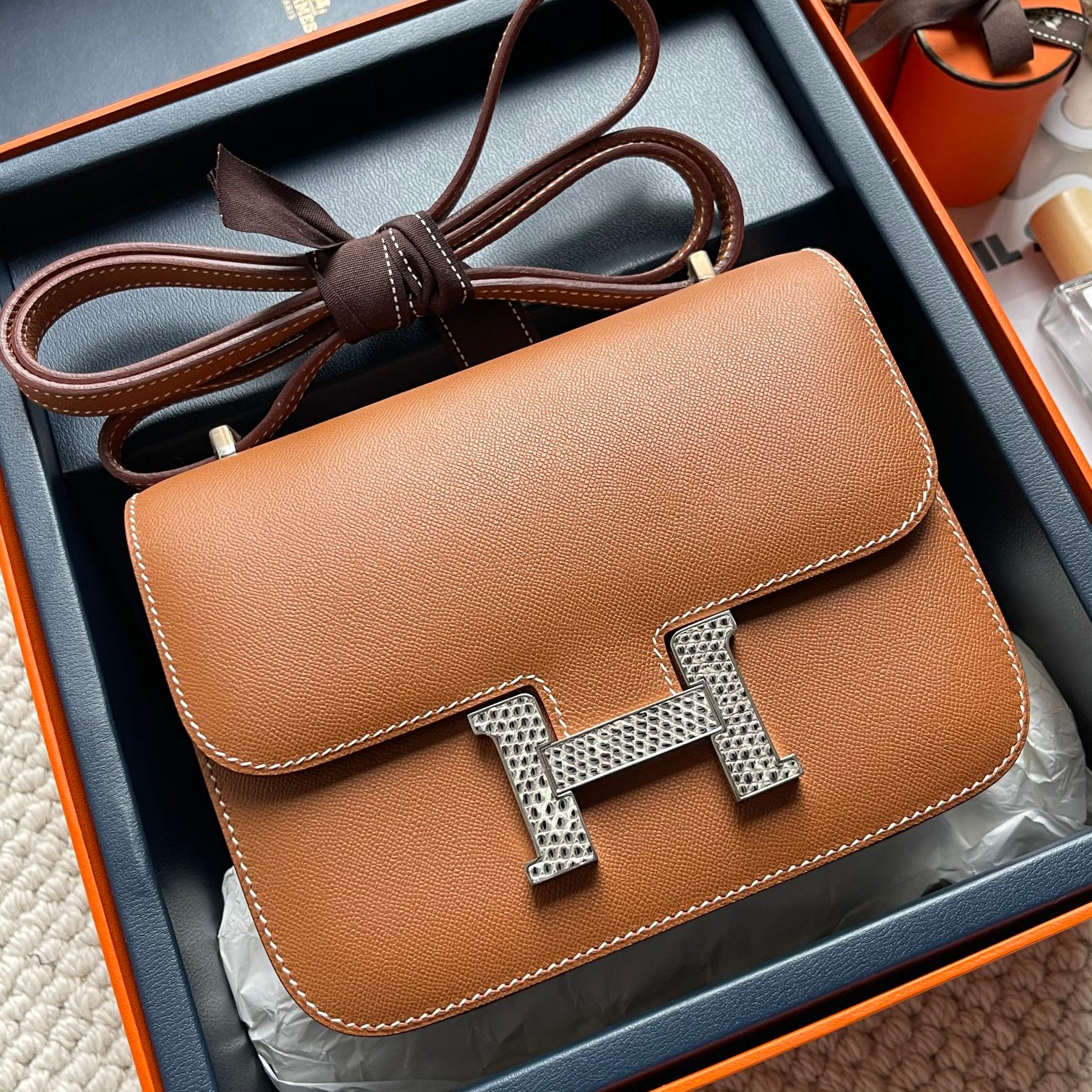Hermès Original price is 4,000, cashback price is 2,380New Years War Bag. It will definitely be a conspicuous bag at the New Year party. Stewarde
