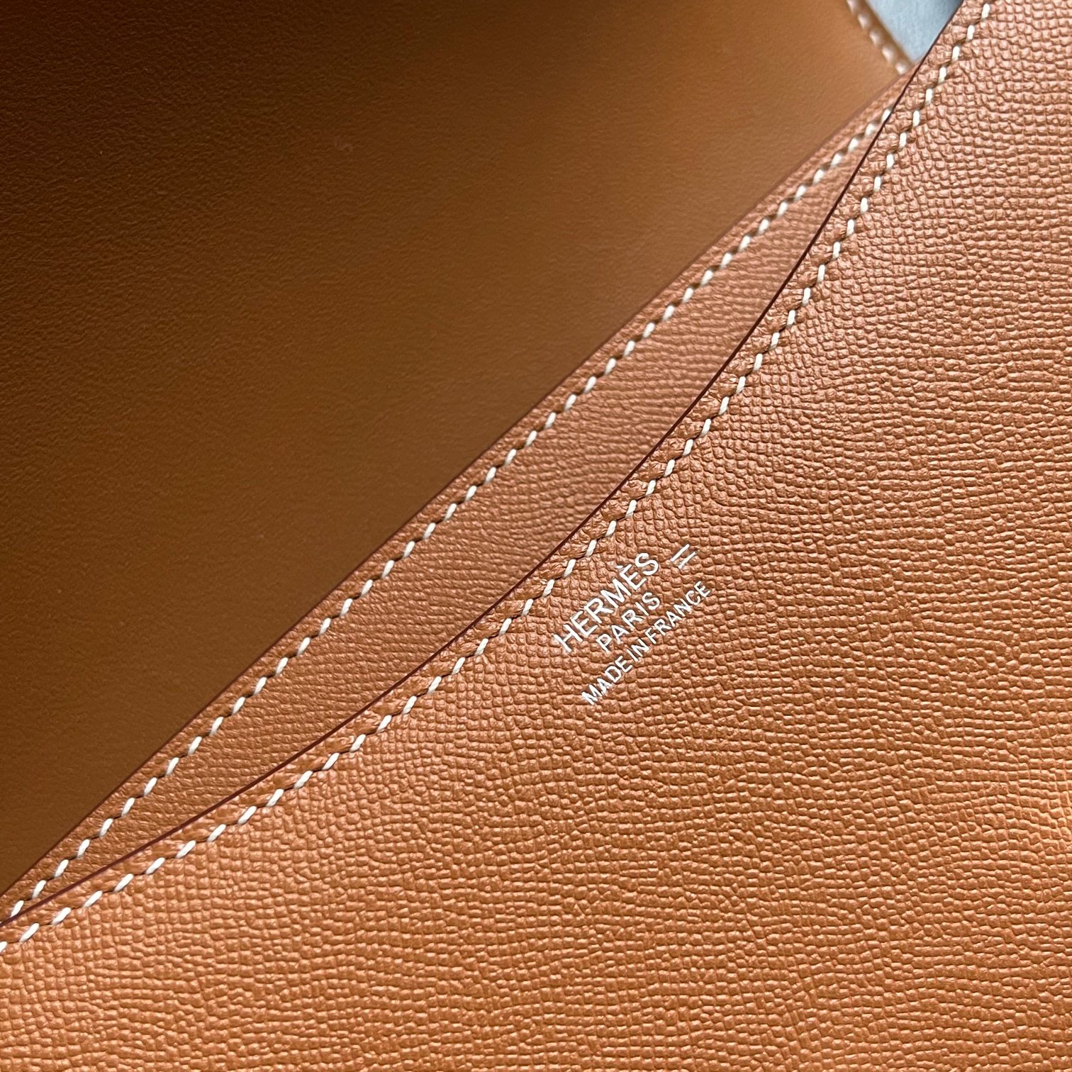 Hermès Original price is 4,000, cashback price is 2,380New Years War Bag. It will definitely be a conspicuous bag at the New Year party. Stewarde