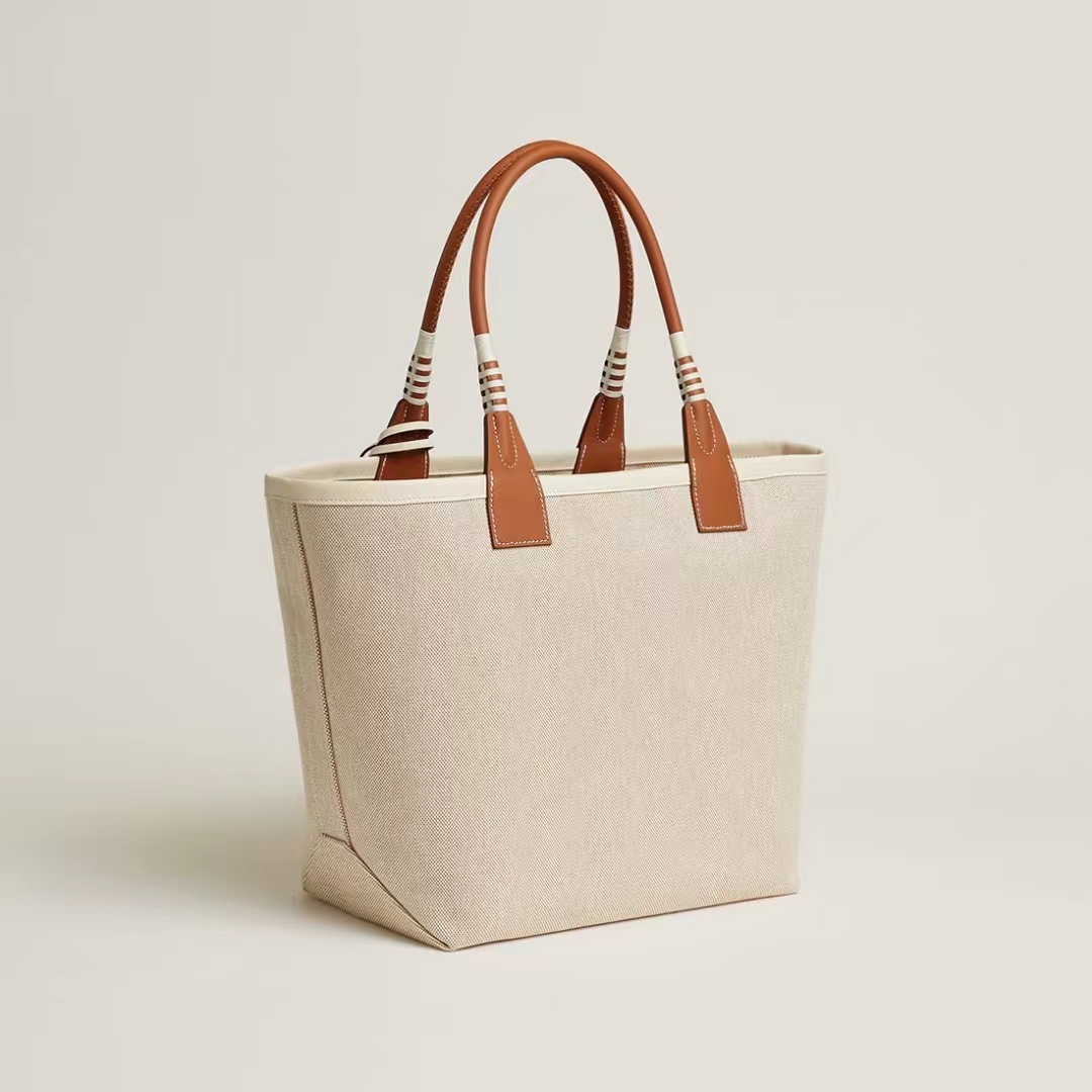 Hermès There are more than 30,000 pictures on the official website