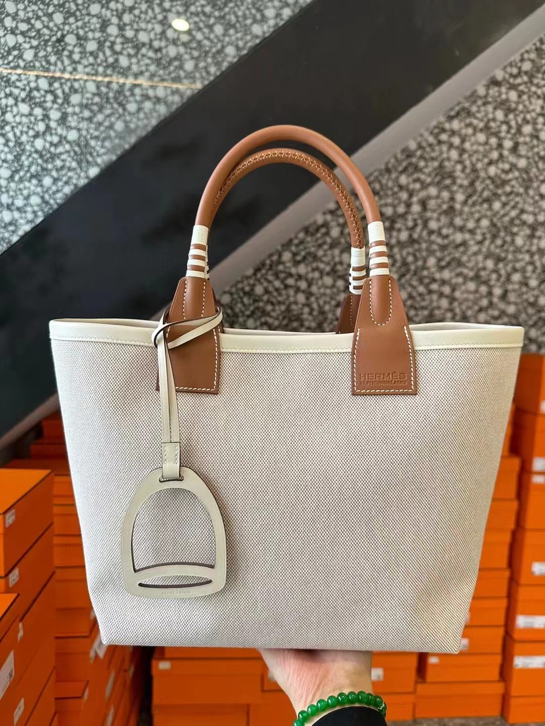 Hermès This color match purchased at the counter was purchased for 37590rmb.