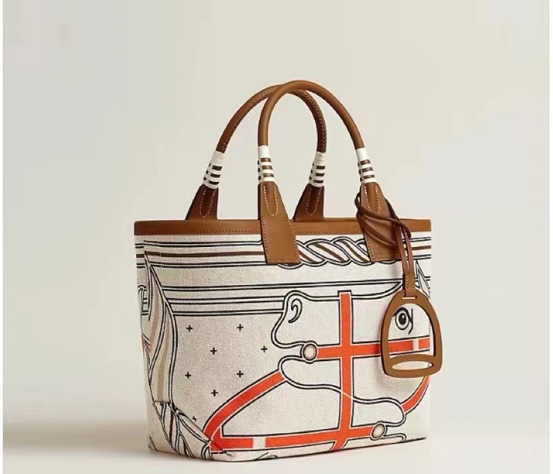 Hermès Pictures of the new color scheme at the counter are being taken