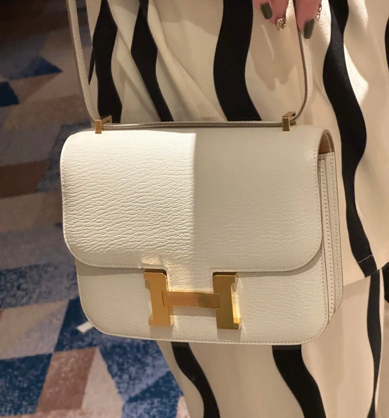 Hermès The colors that are very difficult to match at constance counters are goatskin, mushroom white, inner spelling 4B, and biscuit color.
