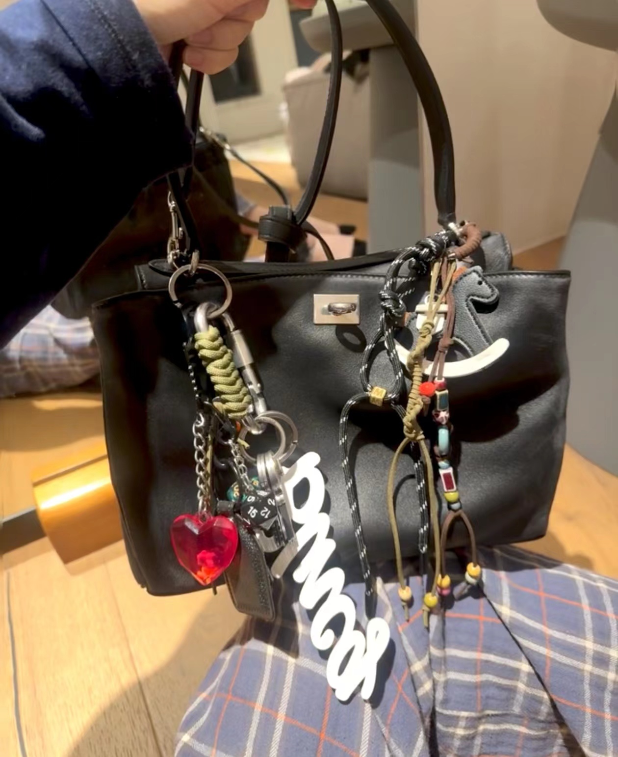 Blenciaga Rodeo This bag from Balenciaga is so explosive. It combines a sense of luxury, relaxation, and old money style. The design of the two l