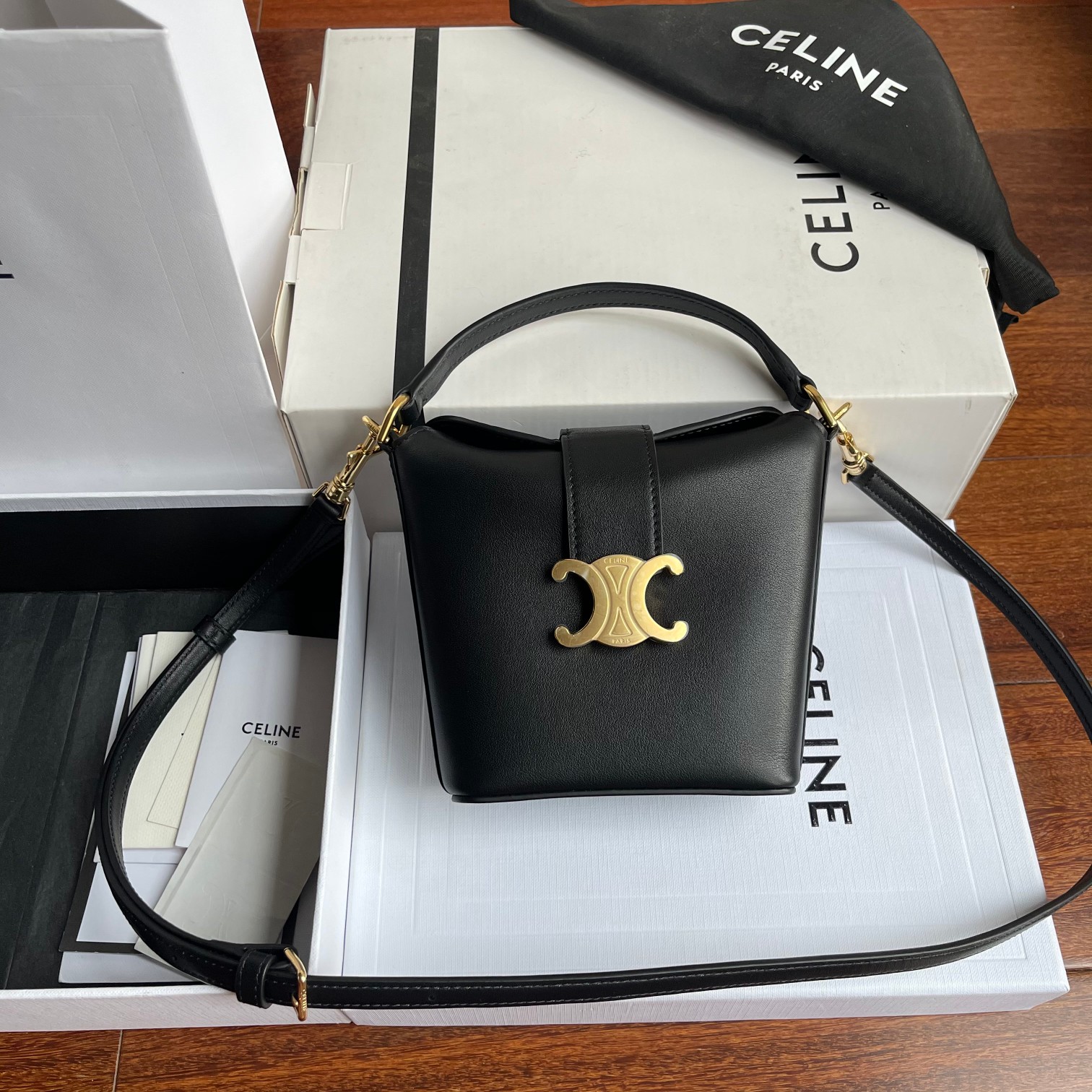 Summer benefits980TRIOMPHE mini French fries bag! Its time to bid farewell to the dull winter and welcome the vibrant spring ~ Celine 24 early sp