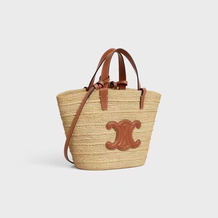 Celine Official website synchronized picture, more than 30,000 yuan for sale