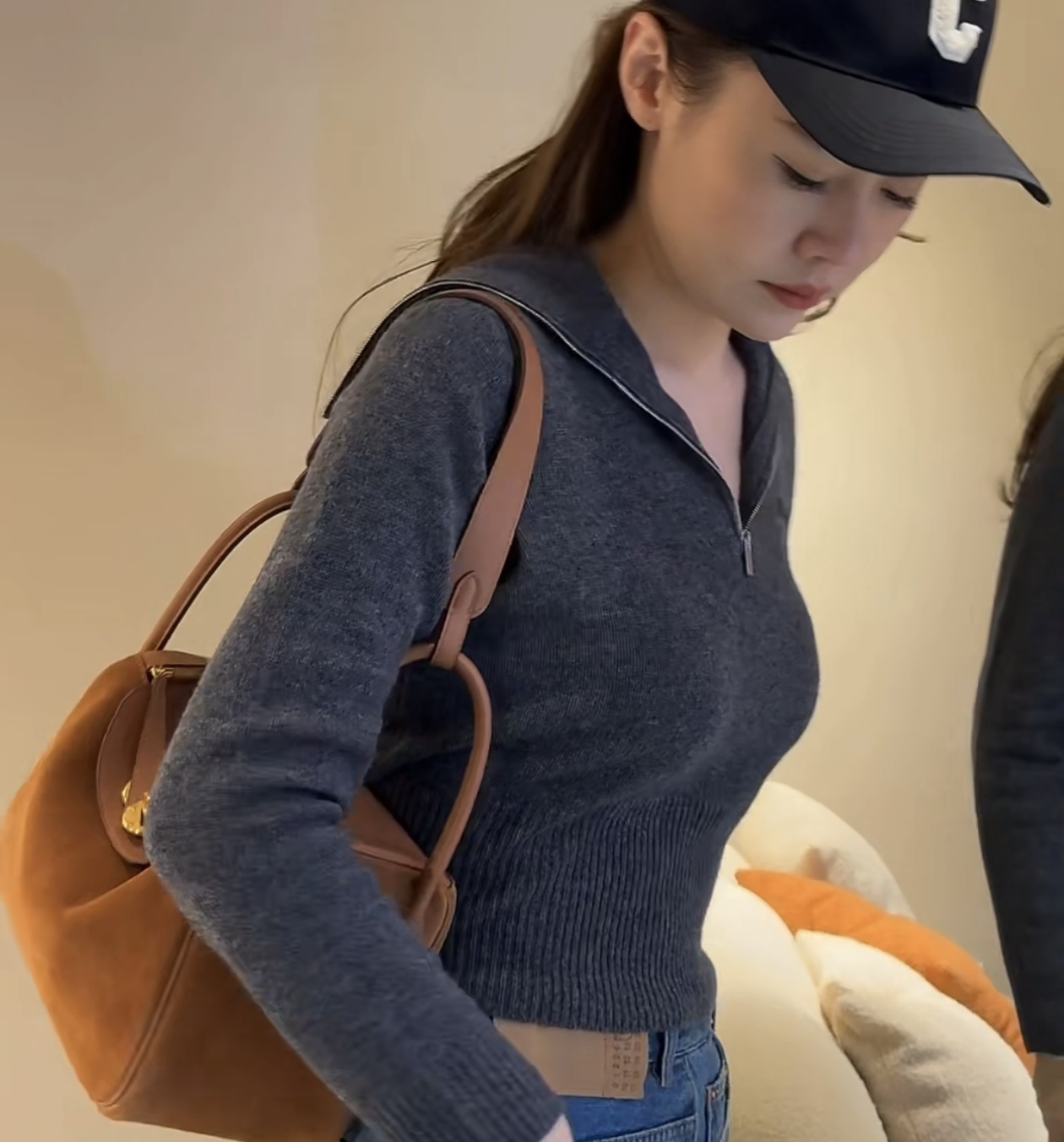 Hermès lindy Lindy 26 suede and swift golden brown upper body picture~26 new product Hermes first release