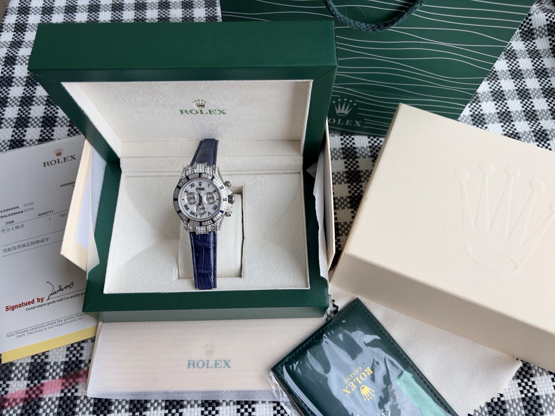NO:944676,PPM Rolex ROLEX R74 New Daytona Hidden Moissanite Moissanite Alligator Skin Movement Dandong Handmade Seamless T-square Moissanite on the Ring Shell Hand-Inlaid with Moissanite Dial Garnet Moissanite Scale Substitute 3 Strap American Alligator Leather (Size 50-60-70) Comes with Jewelry Inspection Certificate, supports self-inspection!  ,,rolex,crocodile skin19860909PPM 劳力士 ROLEX R74 新款迪通拿隐藏款莫桑钻 莫桑钻 鳄鱼皮 机芯丹东 圈口手工无缝镶T方莫桑钻 壳手工镶嵌莫桑钻 表盘石榴石莫桑钻刻度代用盘 3表带美洲鳄鱼皮（尺寸50-60-70） 带珠宝检测证书,支持自行检测！,,rolex,crocodile skin,Watch